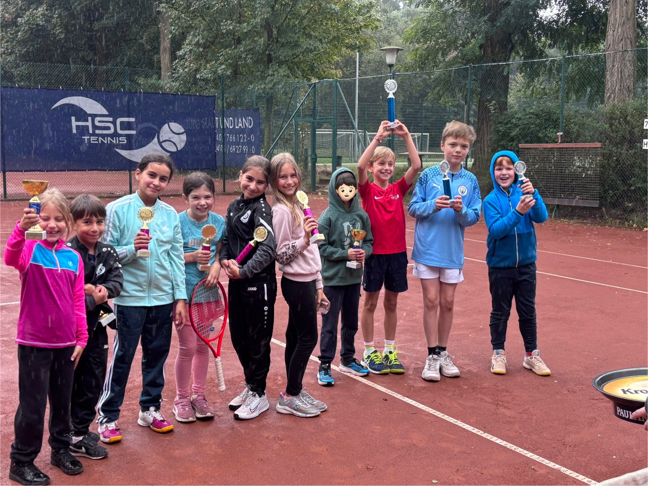 Neustart nach dem Feuer: Helft den Kids zurück auf den Platz campaign photo, 5 of 7