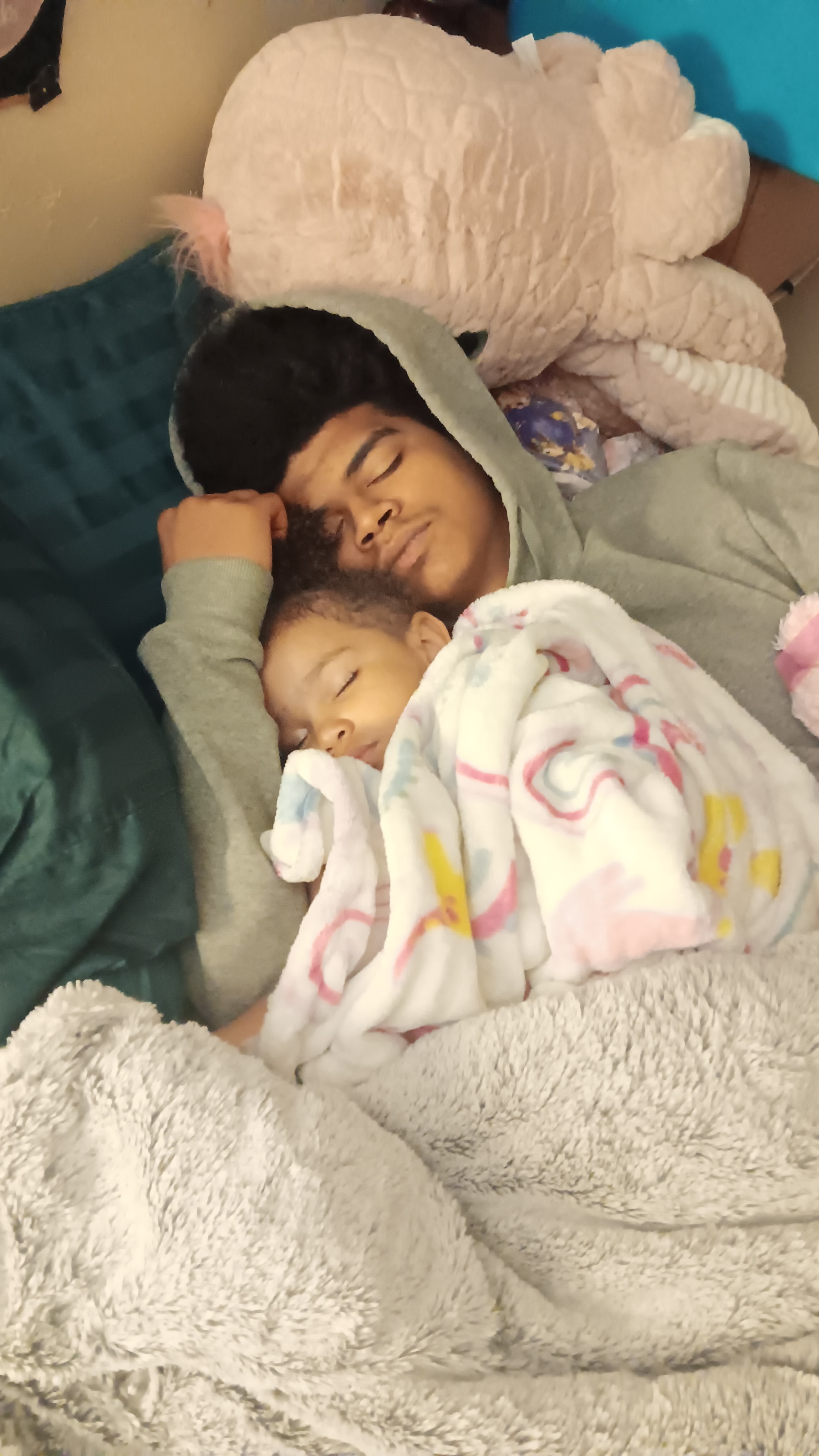 Help a single mom and her kids get back on their feet campaign photo, 6 of 8