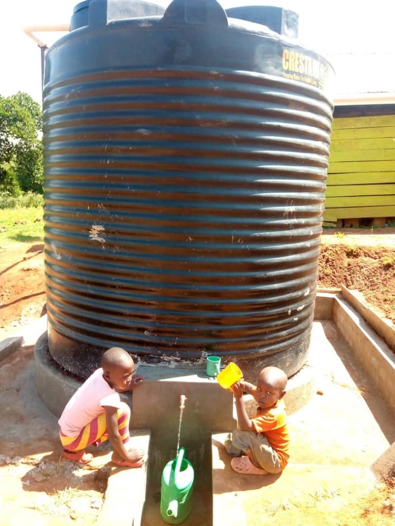 Dona agua para la infancia en Uganda campaign photo, 2 of 6