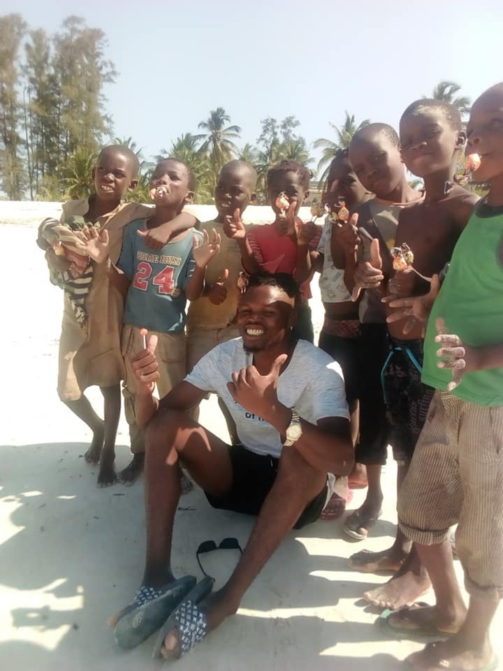 Nelito & Refugee Children Clean the Beaches of Pemba campaign photo, 7 of 7