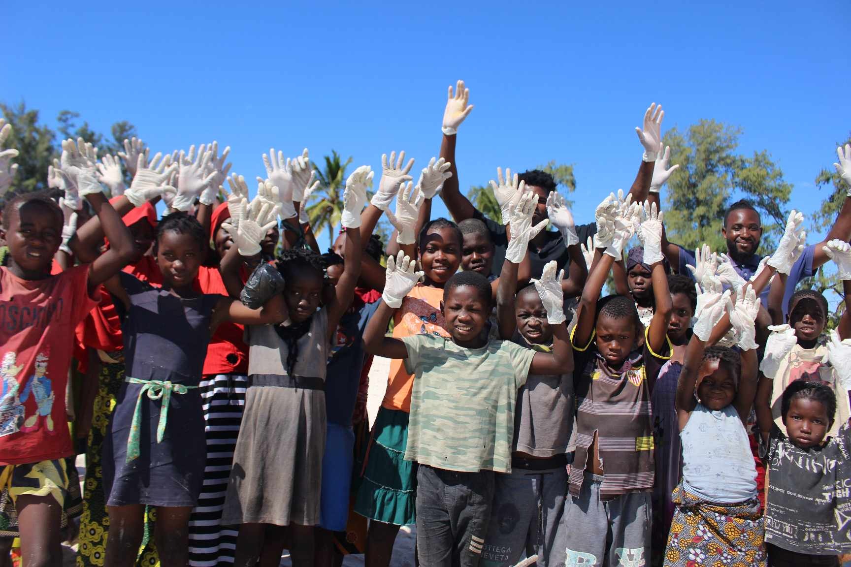 Nelito & Refugee Children Clean the Beaches of Pemba campaign photo, 4 of 7