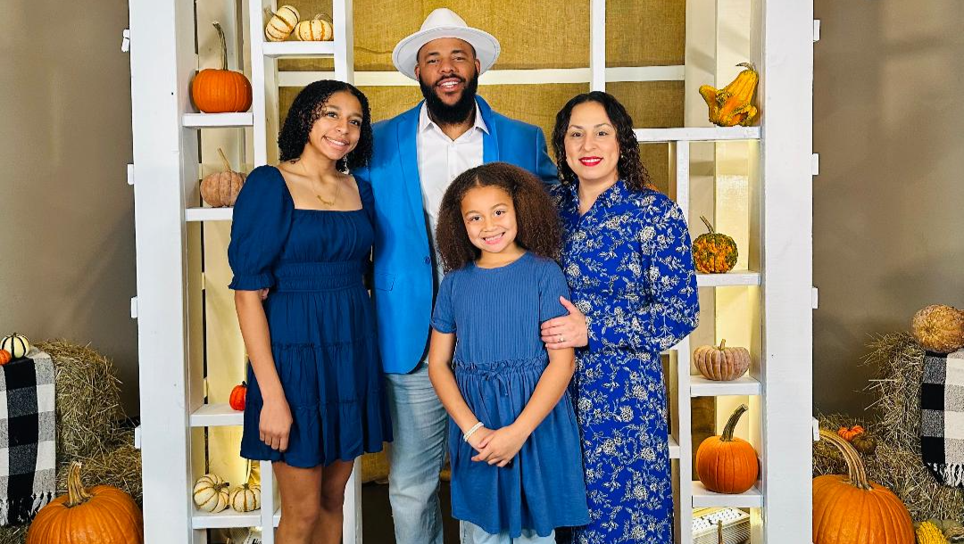 Help Carlos Tavares Reunite with His Family photo