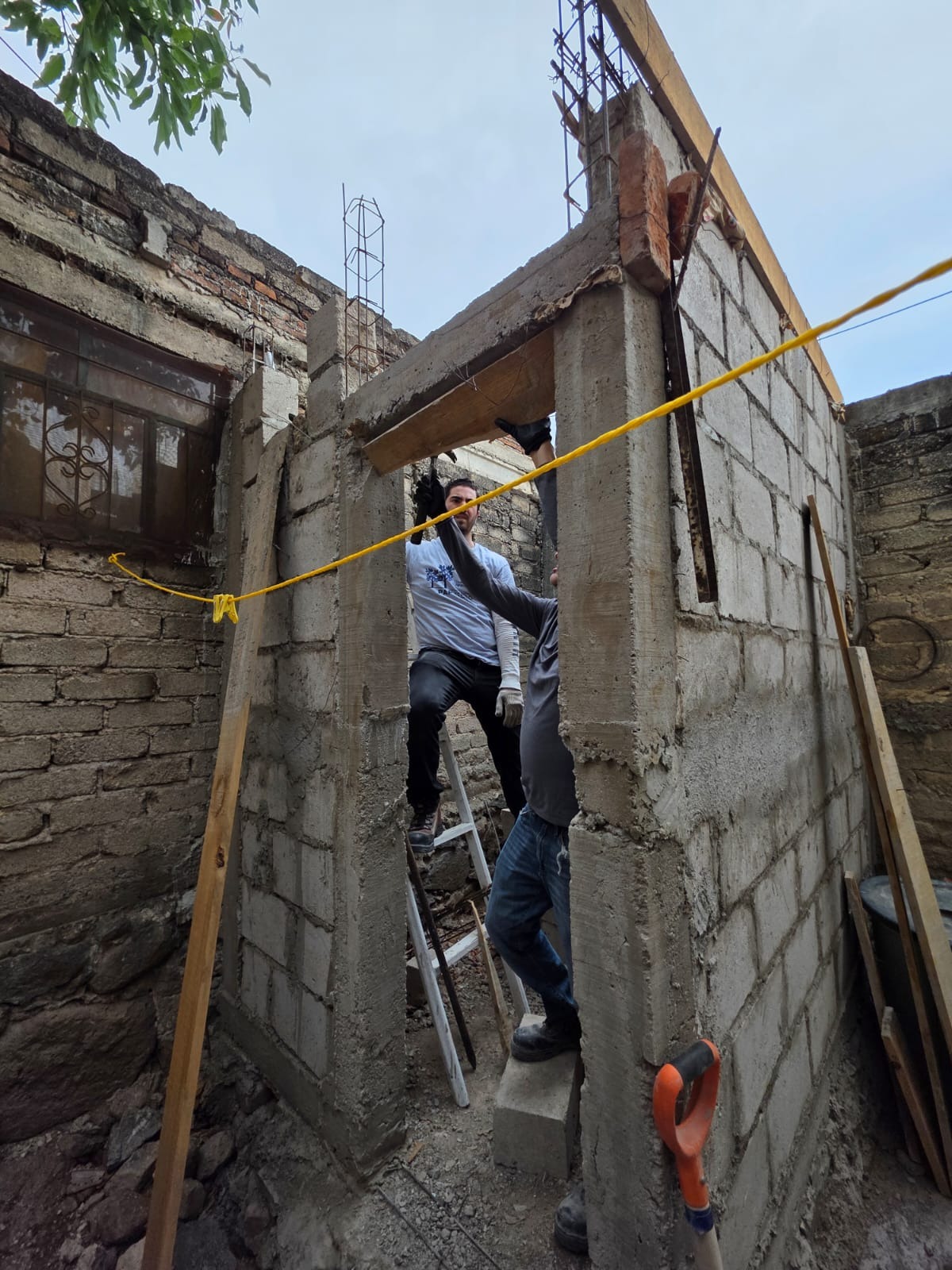 Construcción en zonas de vulnerabilidad social campaign photo, 2 of 6