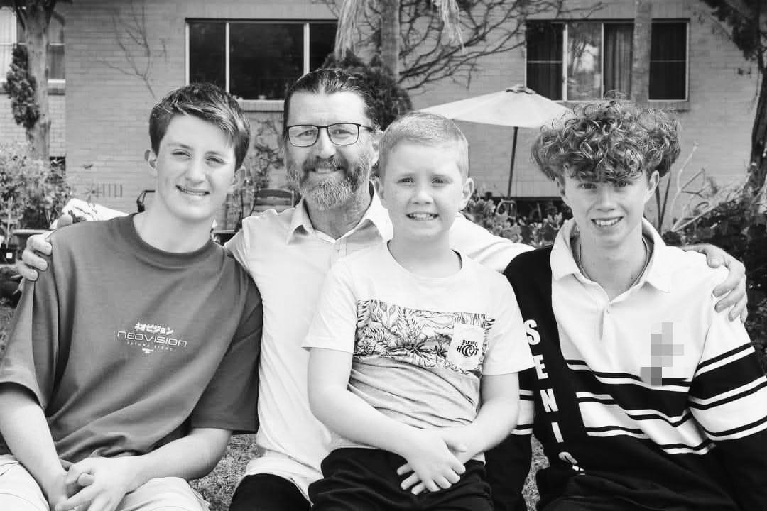 Please help a Dad and his sons. Urgent campaign photo, 2 of 4