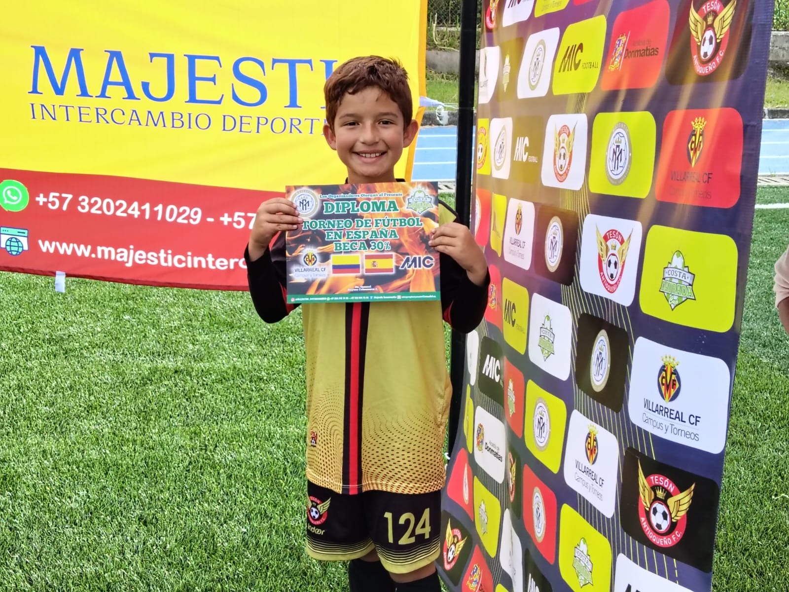 Ayudemos a Samu a cumplir su sueño: ¡Jugar fútbol en España! campaign photo, 2 of 4
