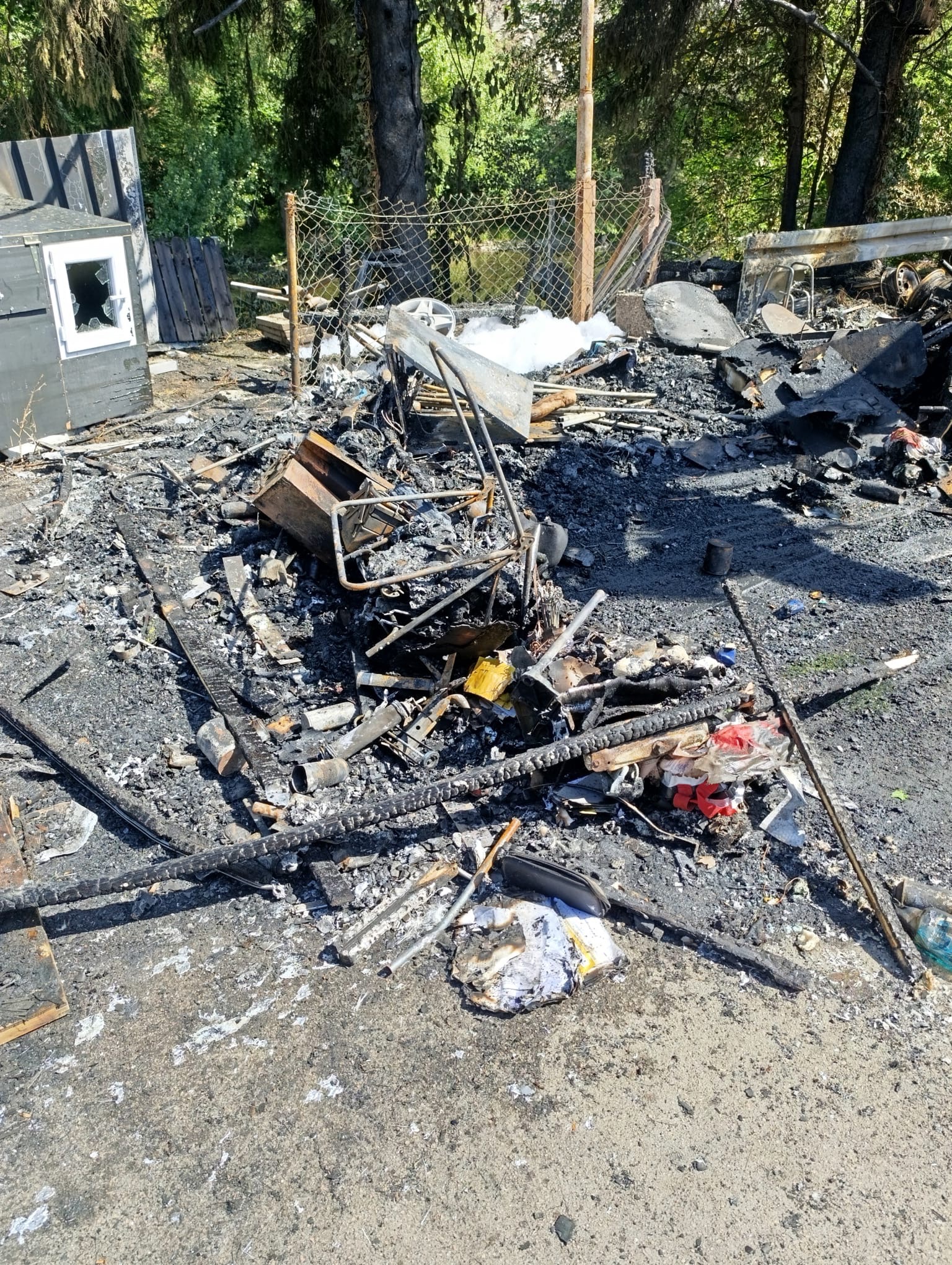 Ein Feuer hat alles zerstört, was meinem Sohn geblieben ist campaign photo, 6 of 8