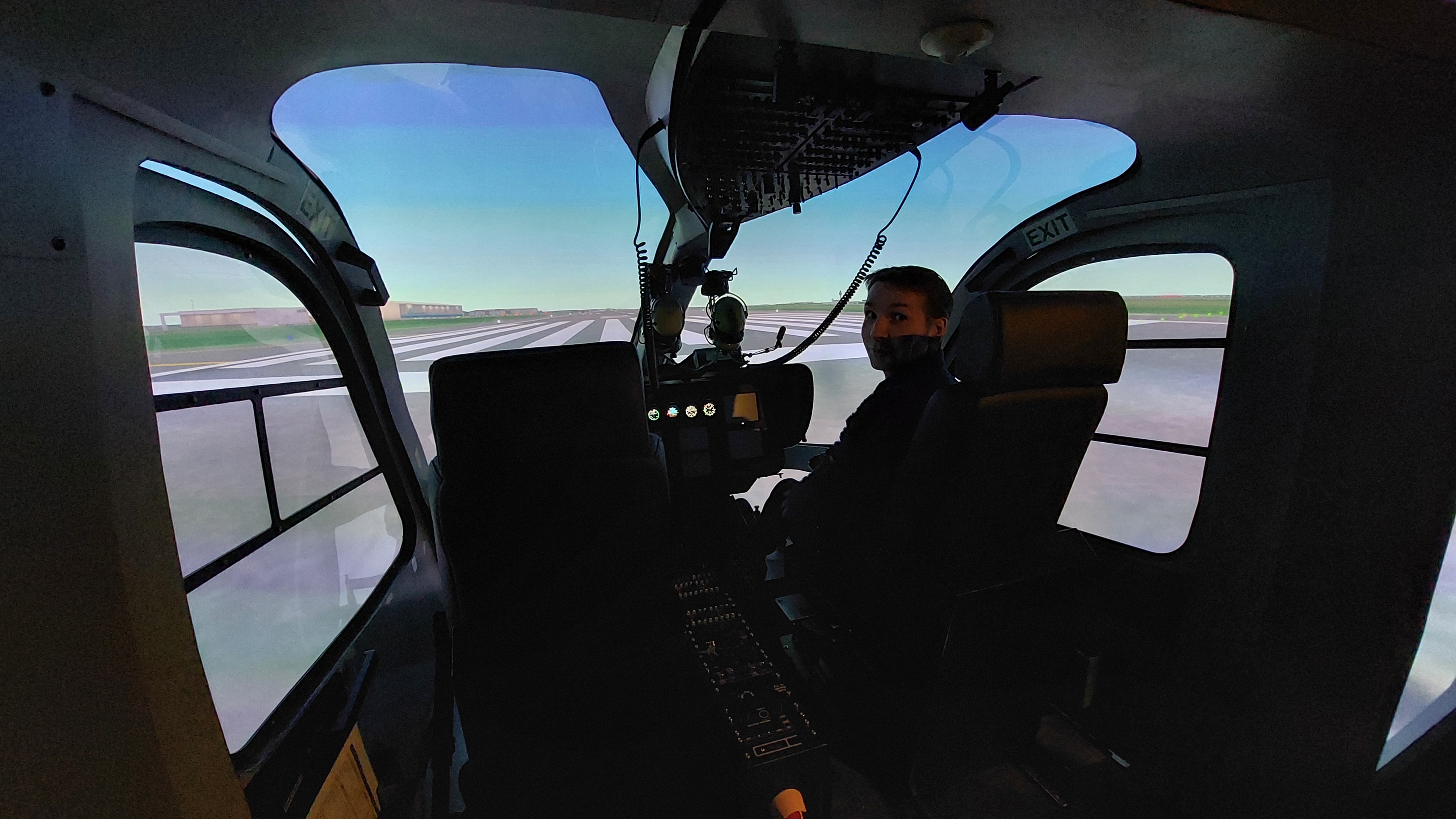 Become a Helicopter Pilot (PPL(H)) campaign photo, 6 of 8