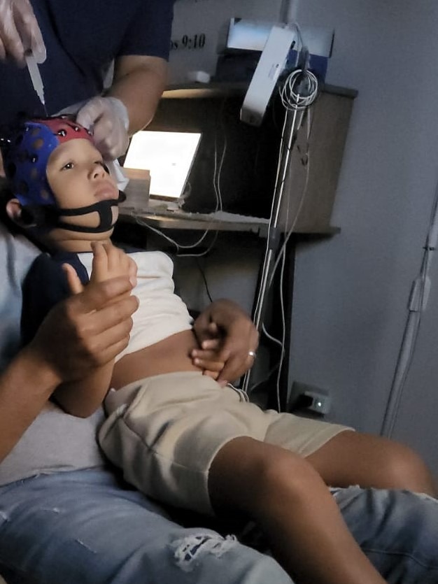Tratamiento terapias MeRT de nuestro hijo Jowlen. campaign photo, 6 of 8