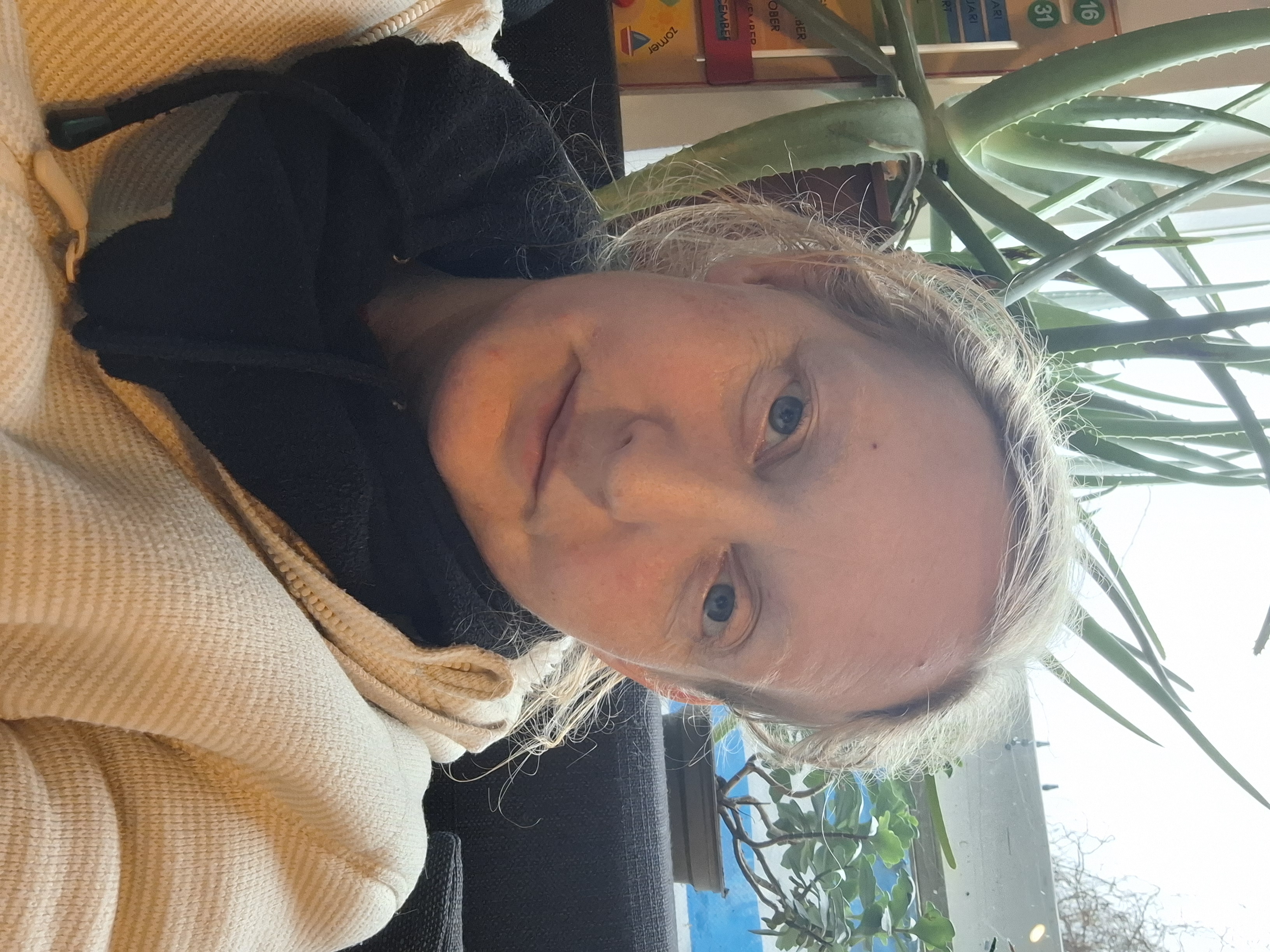 Help Maamke weer zelfstandig naar buiten met haar zoontje campaign photo, 2 of 9