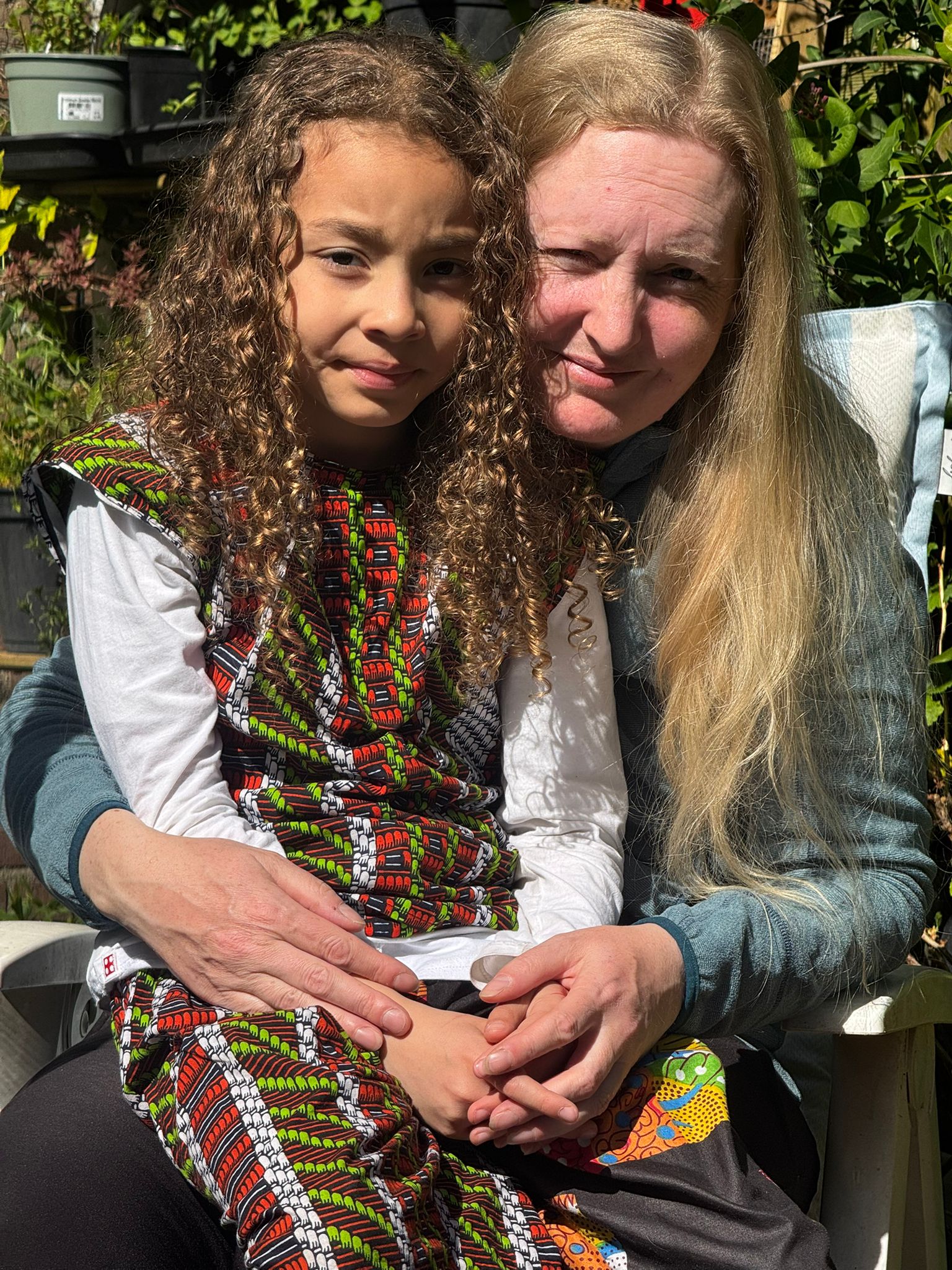 Help Maamke weer zelfstandig naar buiten met haar zoontje campaign photo, 5 of 9