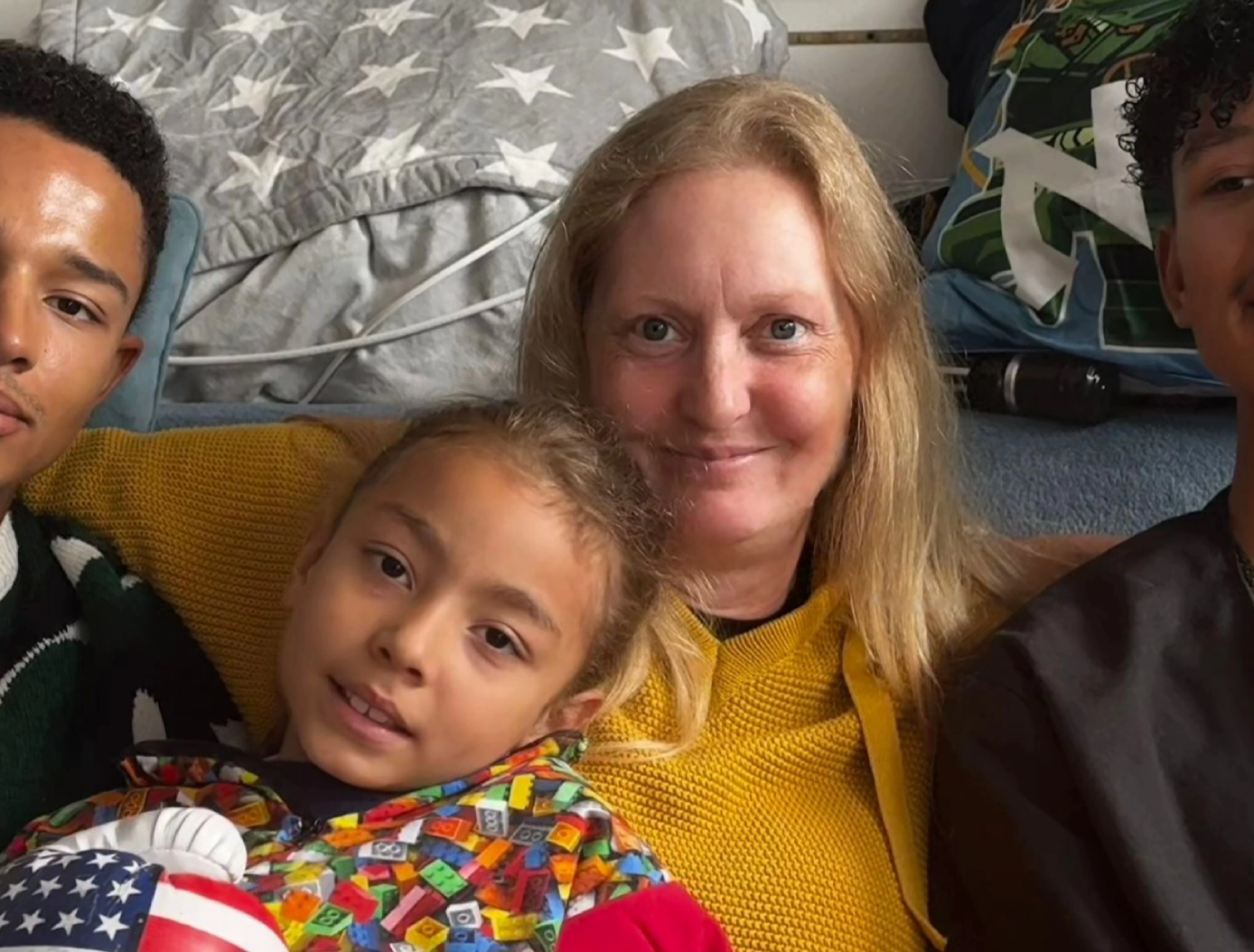 Help Maamke weer zelfstandig naar buiten met haar zoontje campaign photo, 7 of 9