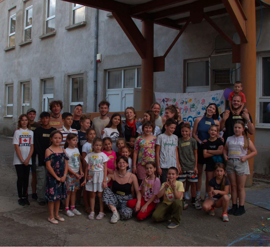 Zirkus und Theater mit Kindern in der Ukraine campaign photo, 2 of 8