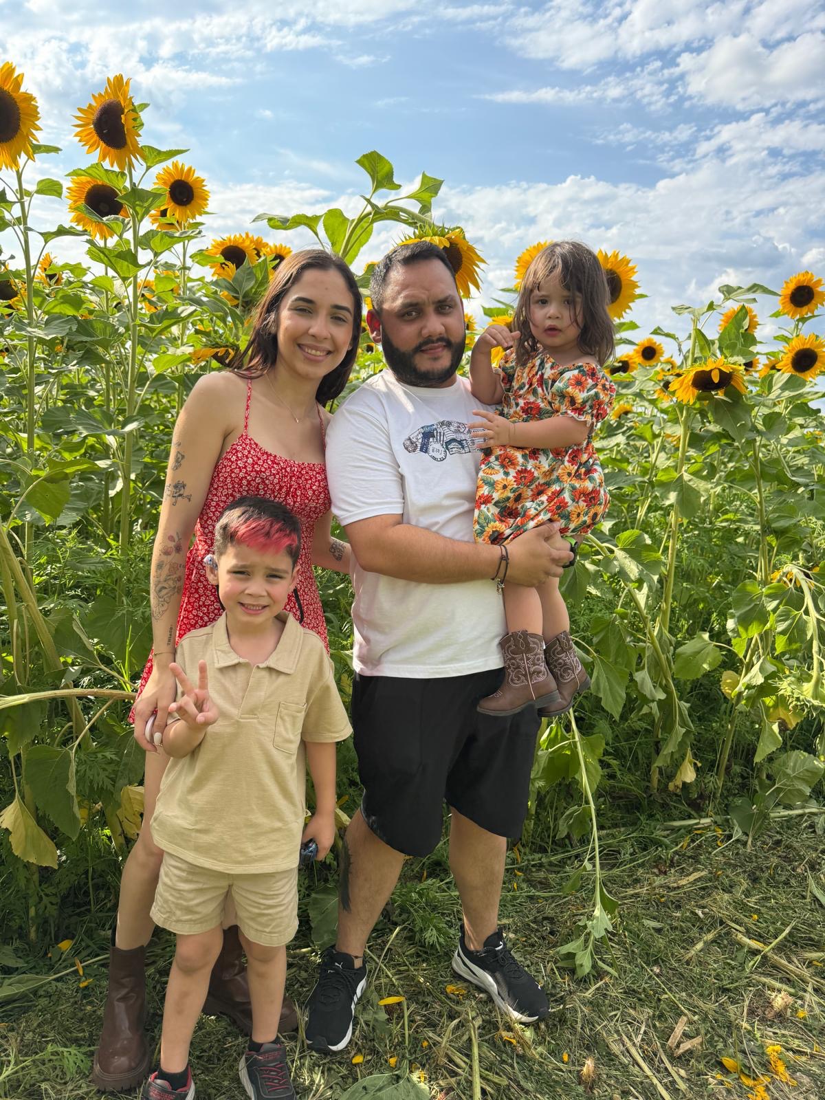 Jhonny está detenido por ICE — Ayúdanos a seguir adelante campaign photo, 6 of 8