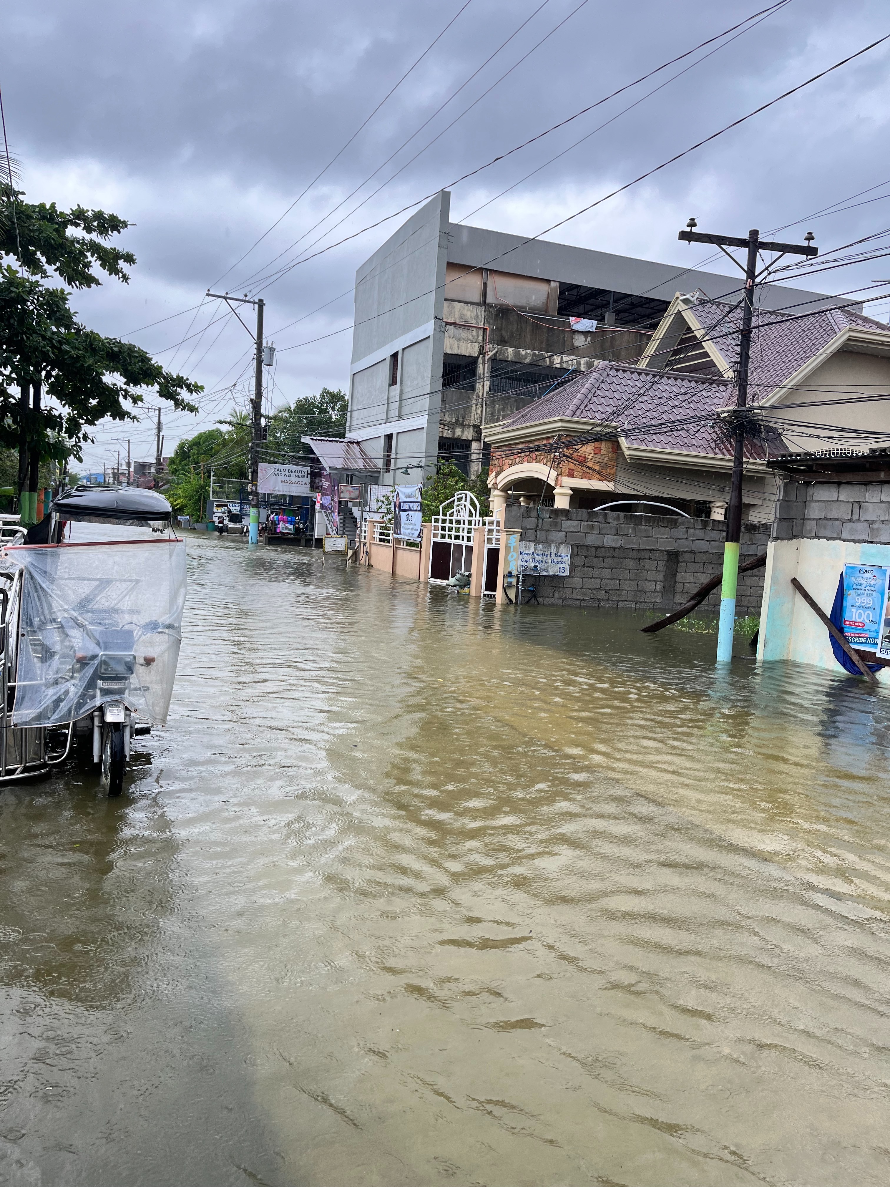 Help Barangay Sto. Rosario from the Typhoon and Floods campaign photo, 7 of 8