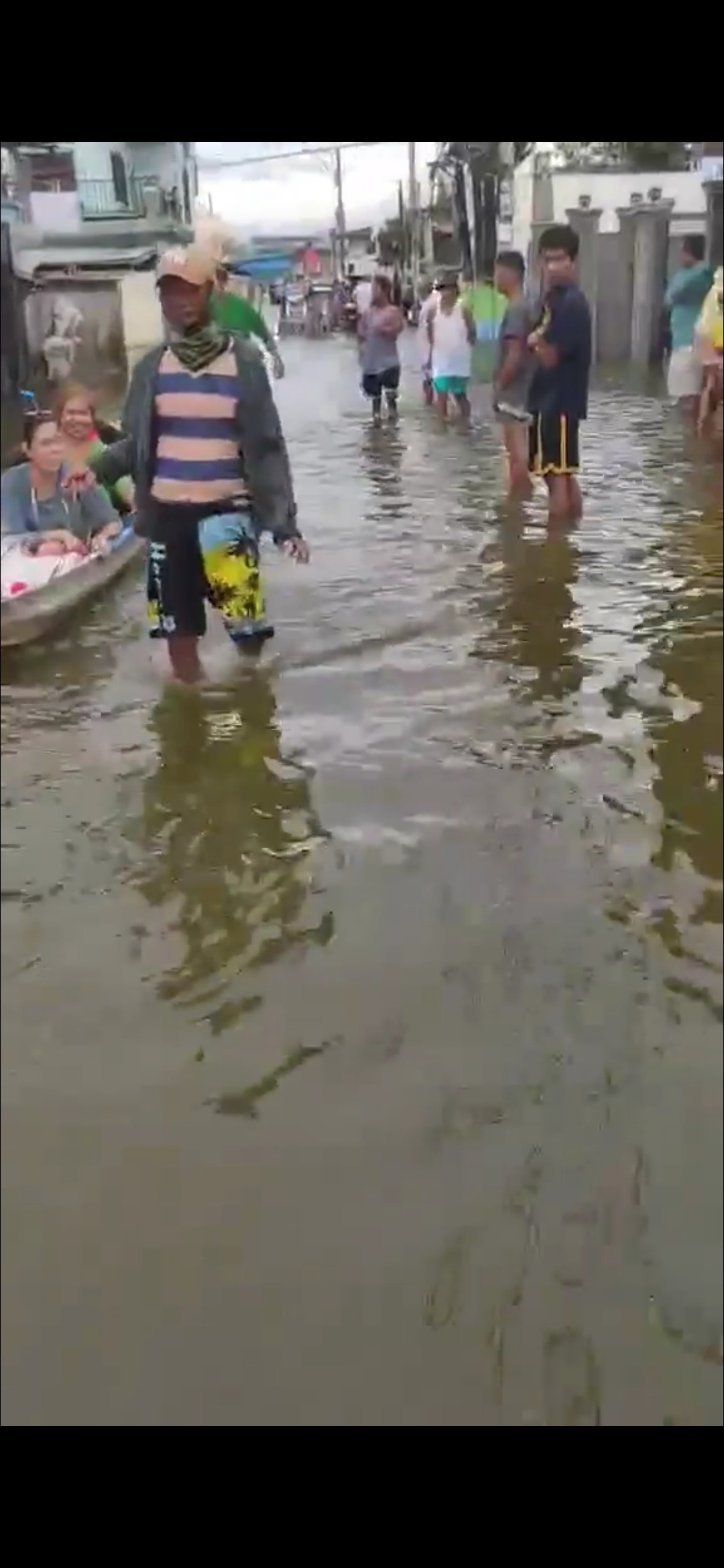 Help Barangay Sto. Rosario from the Typhoon and Floods campaign photo, 2 of 8