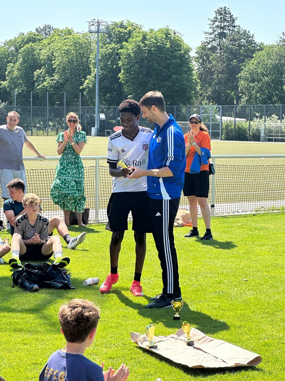 Help English FC Berlin boys kit up for the new season campaign photo, 7 of 8
