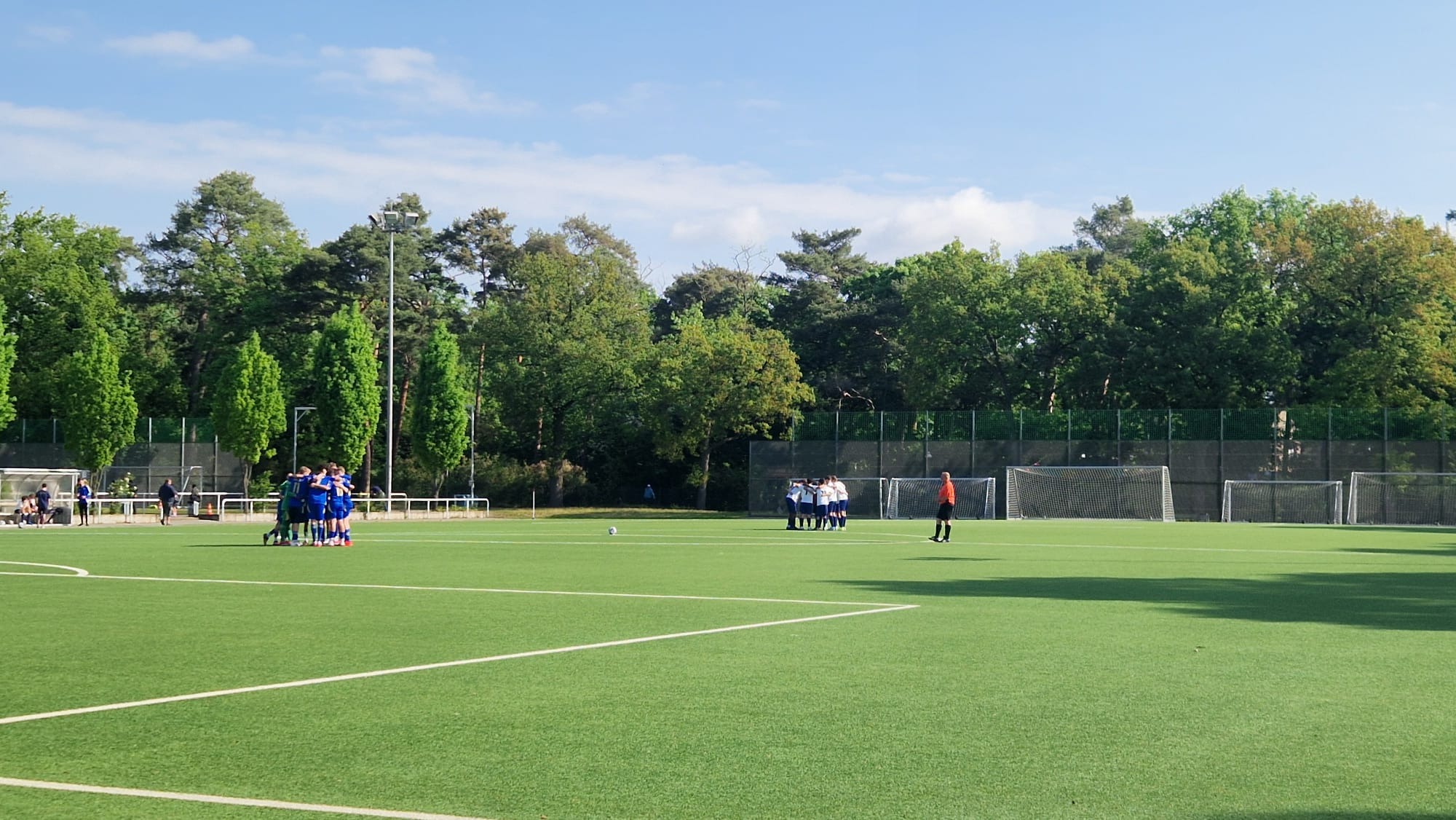Help English FC Berlin boys kit up for the new season campaign photo, 6 of 8
