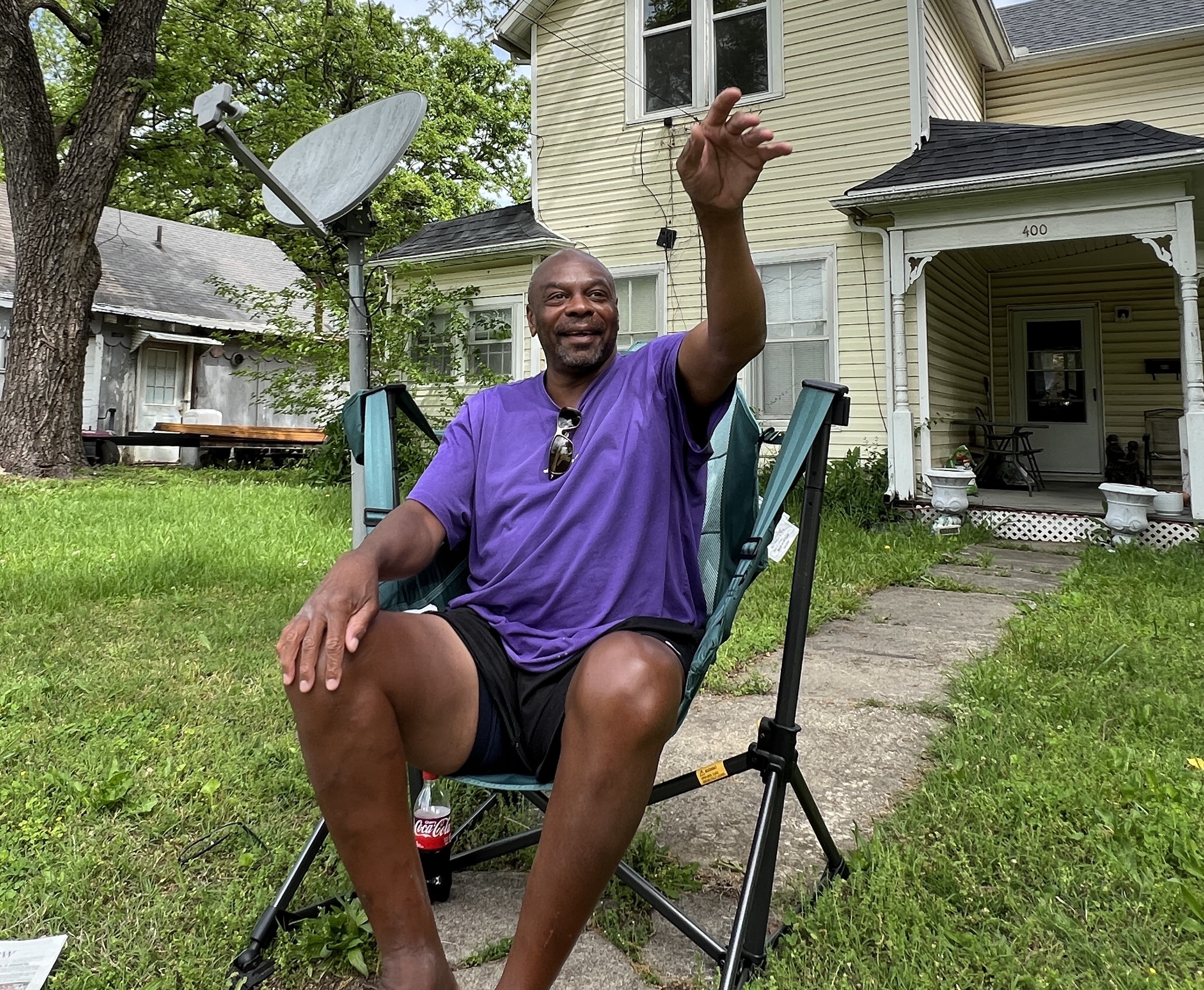 Alonzo Smiths Daily Waves: Let’s give back to Him campaign photo, 2 of 4