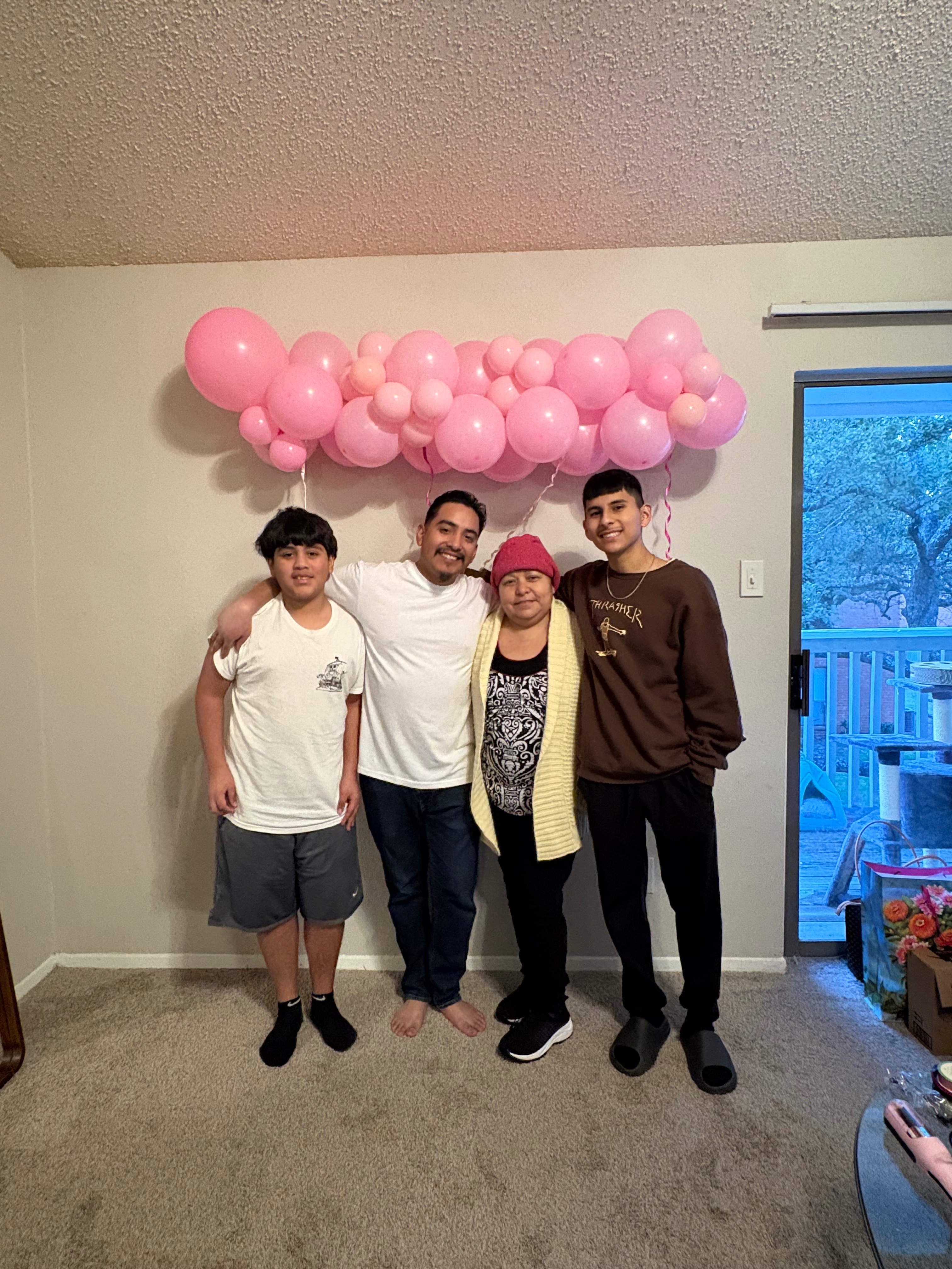 Ayúdanos a Honrar el Último Camino de Nuestra Mamá by Sayra Perez  gofundme donation