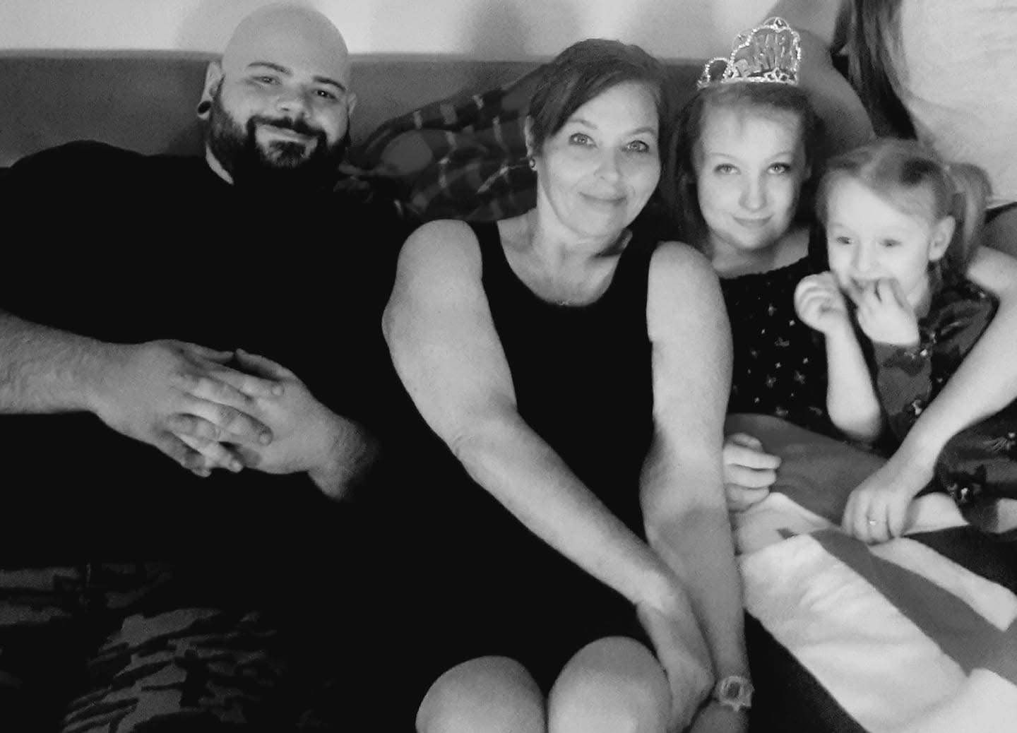 Help Kelli's Loved Ones in Their Time of Need campaign photo, 2 of 8