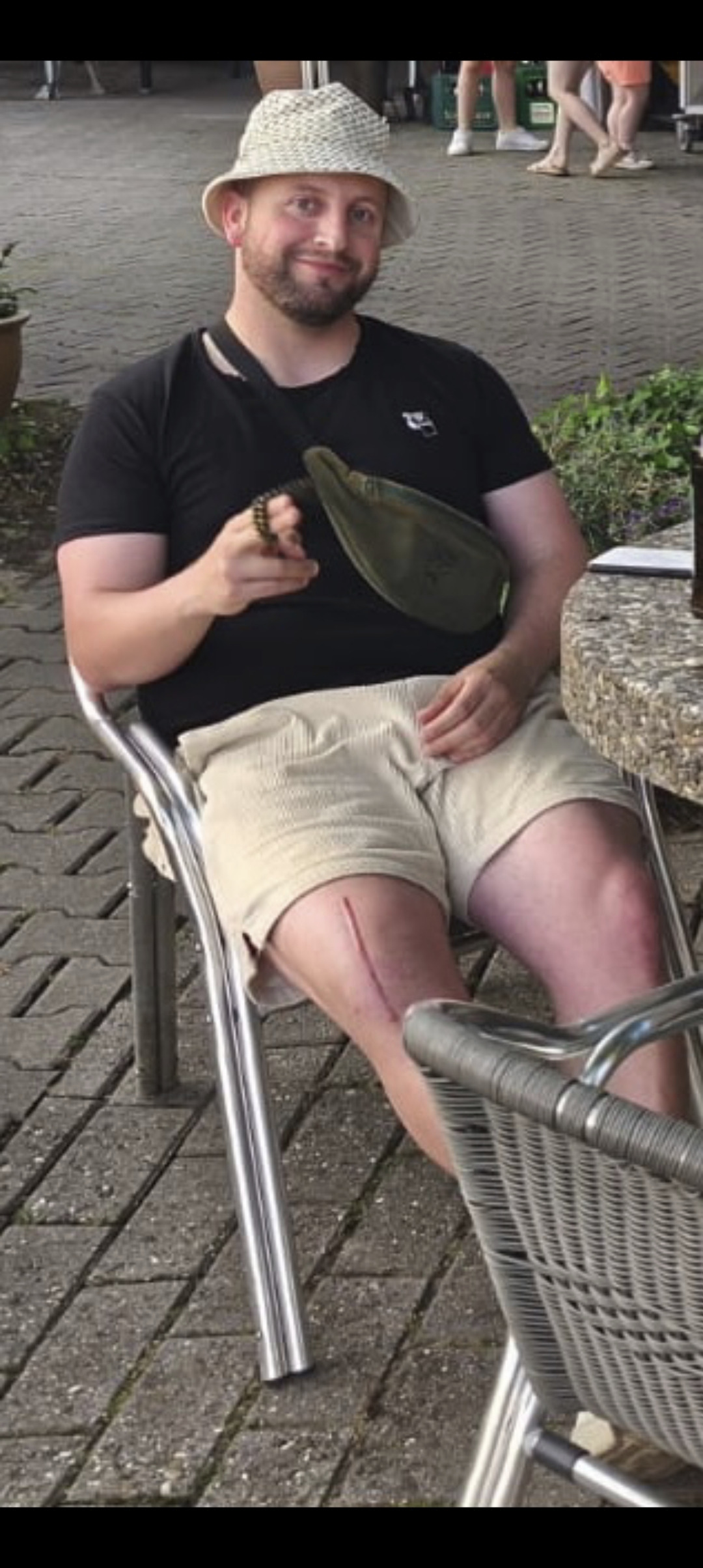 Hilfe für dringende Behandlung nach Knie-OP campaign photo, 5 of 8