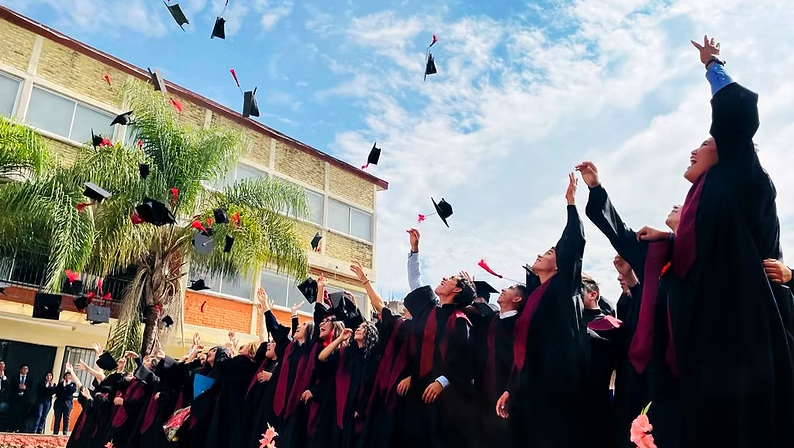 ¡Educación que forma y transforma vidas con tu apoyo! photo
