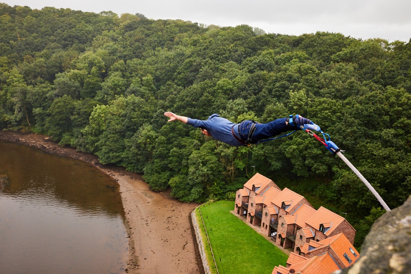 Darren Lyons Sponsored Bungee Jump for young Anglers. campaign photo, 2 of 4