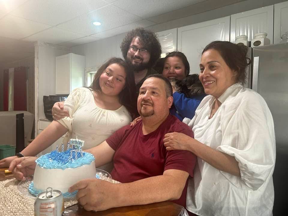 Juntos por hector sanchez y su familia campaign photo, 4 of 8