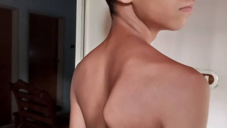 Ayúdame a estar derecho y sacarle sonrisas a mi Mamá photo