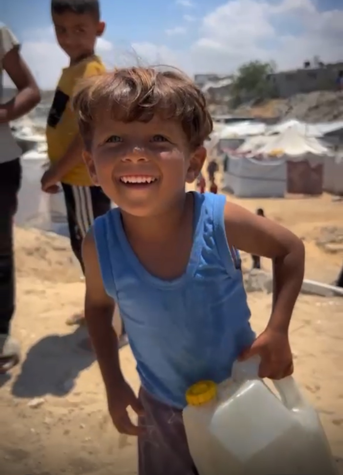 Deliver drinking water to Al-Mawasi camp campaign photo, 2 of 7