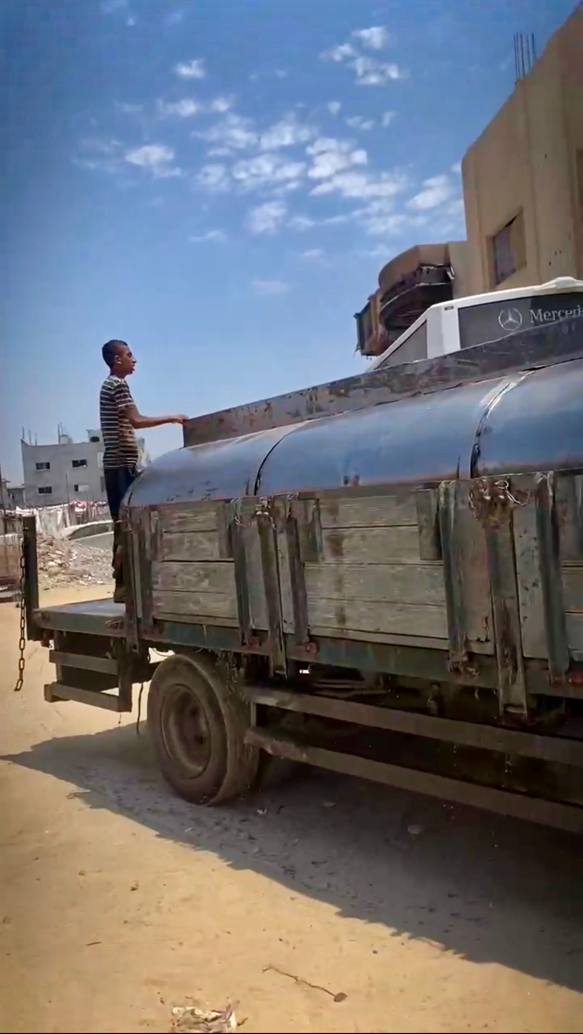 Deliver drinking water to Al-Mawasi camp campaign photo, 4 of 7