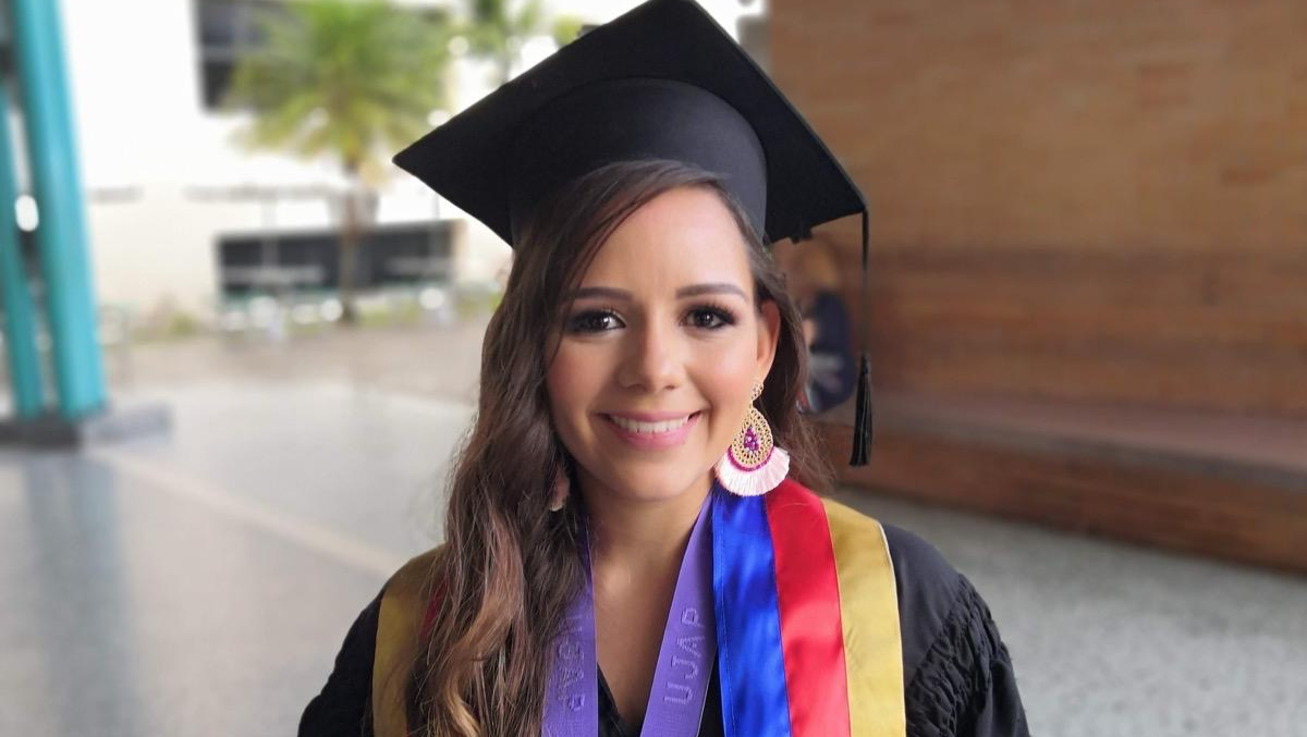 Support María's Journey to Revalidate Her Dental Degree photo