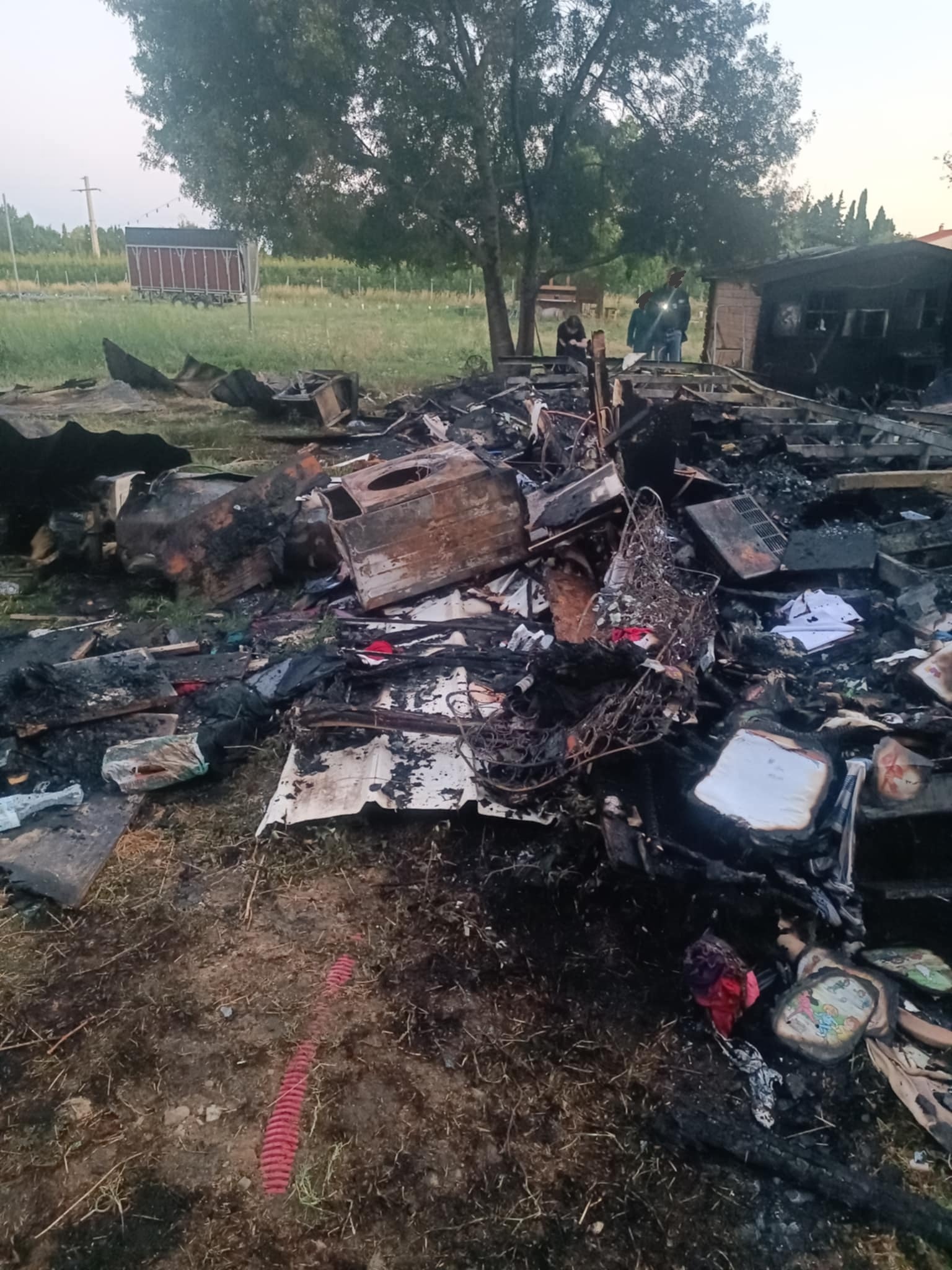 Aidez une famille après l'incendie ayant détruit leur maison campaign photo, 7 of 8