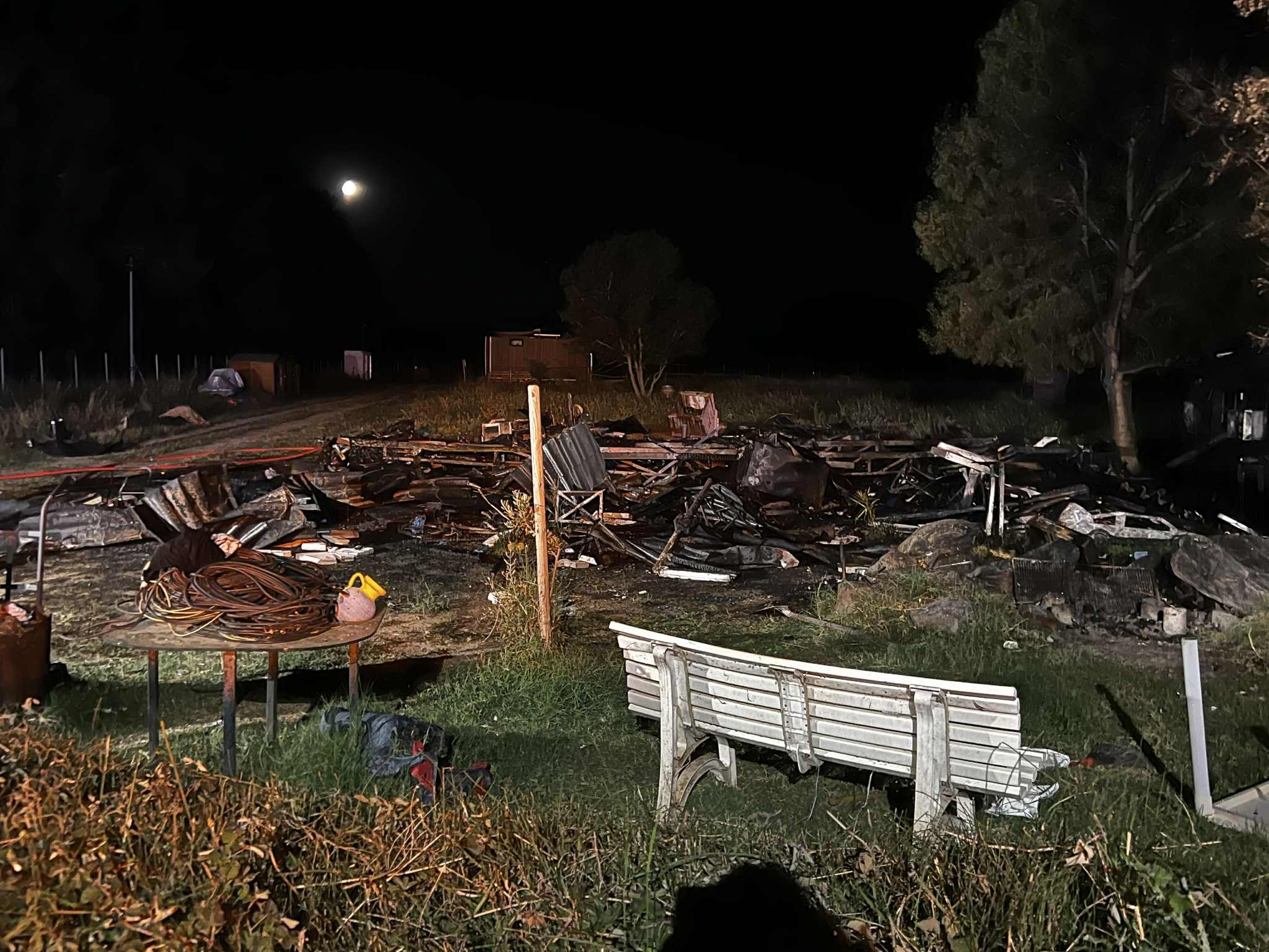 Aidez une famille après l'incendie ayant détruit leur maison campaign photo, 4 of 8