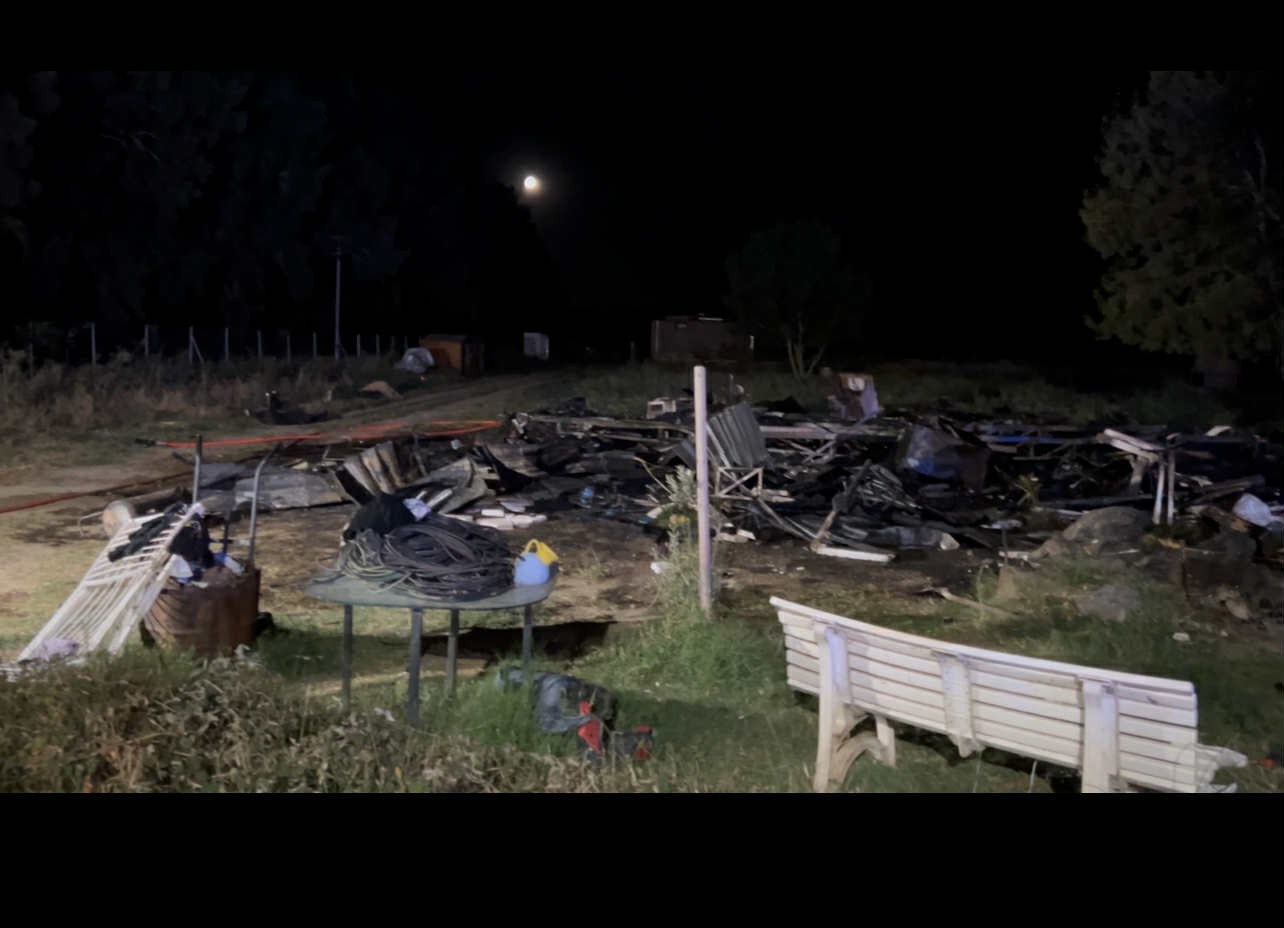 Aidez une famille après l'incendie ayant détruit leur maison campaign photo, 2 of 8