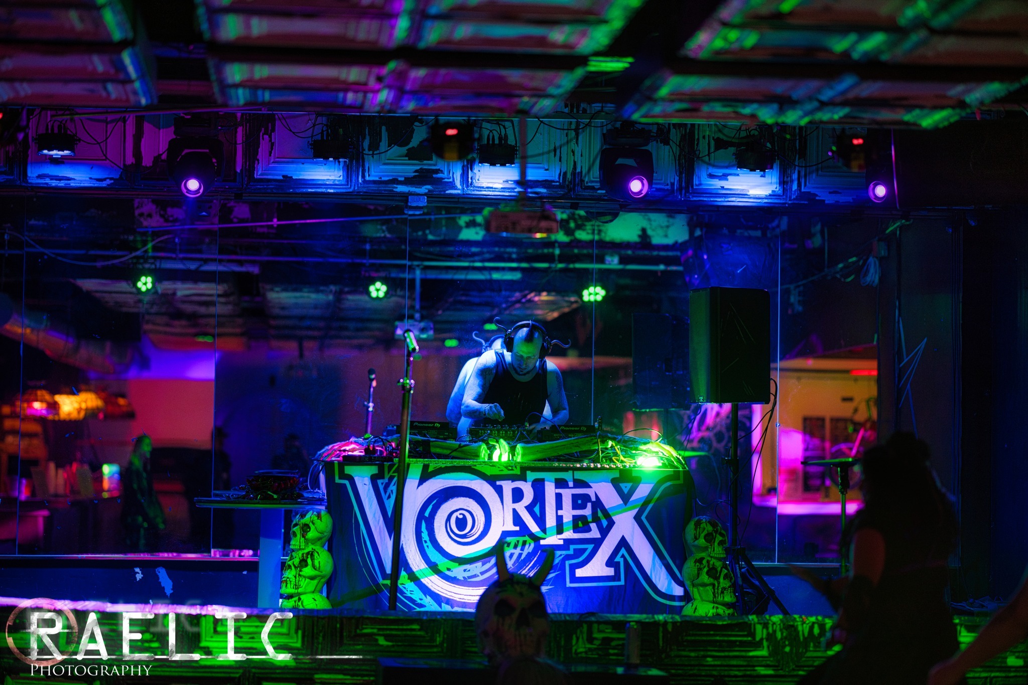 Help Mike Saga Replace His Broken DJ Gear ! campaign photo, 4 of 7