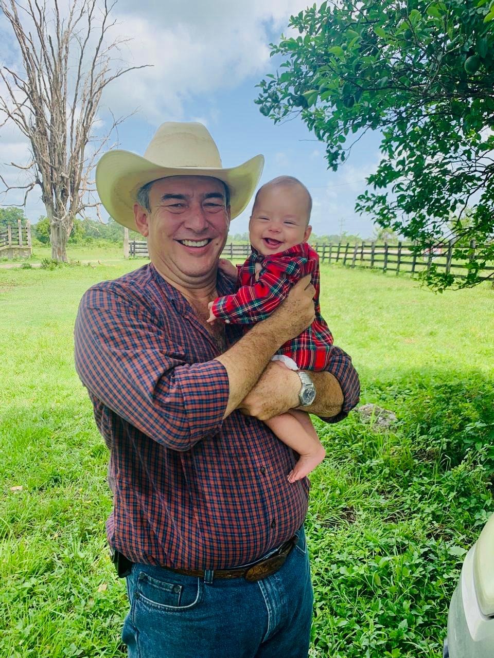 Ayuda a nuestro papá a obtener su trasplante de médula ósea campaign photo, 4 of 8
