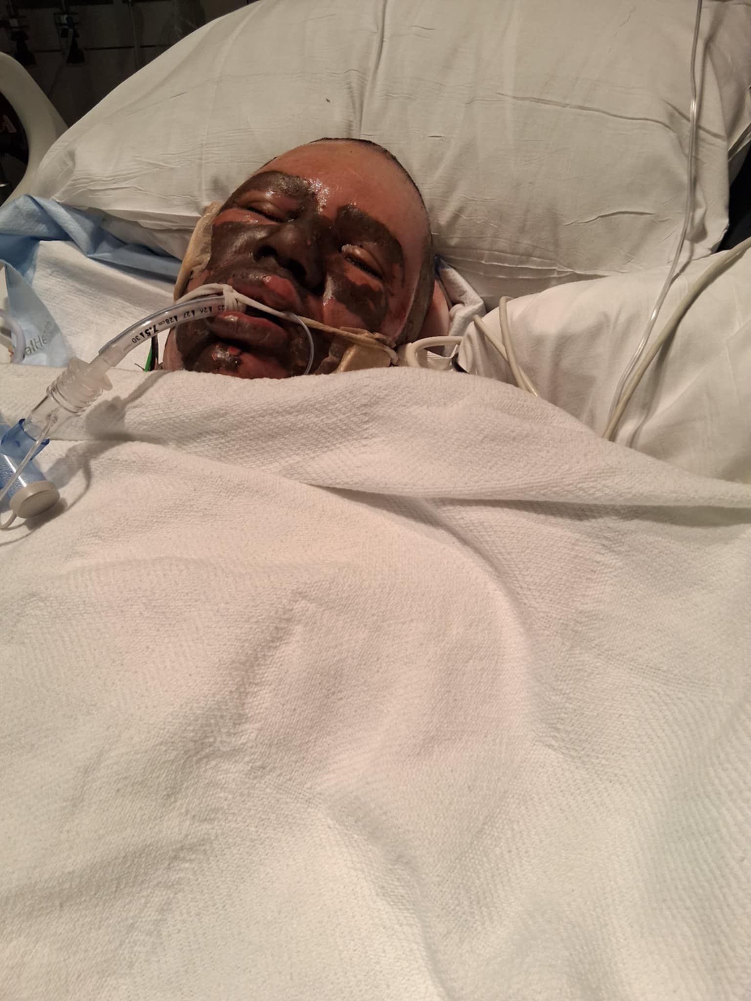 URGENTE: ¡Una familia lo ha perdido todo en un incendio campaign photo, 2 of 8