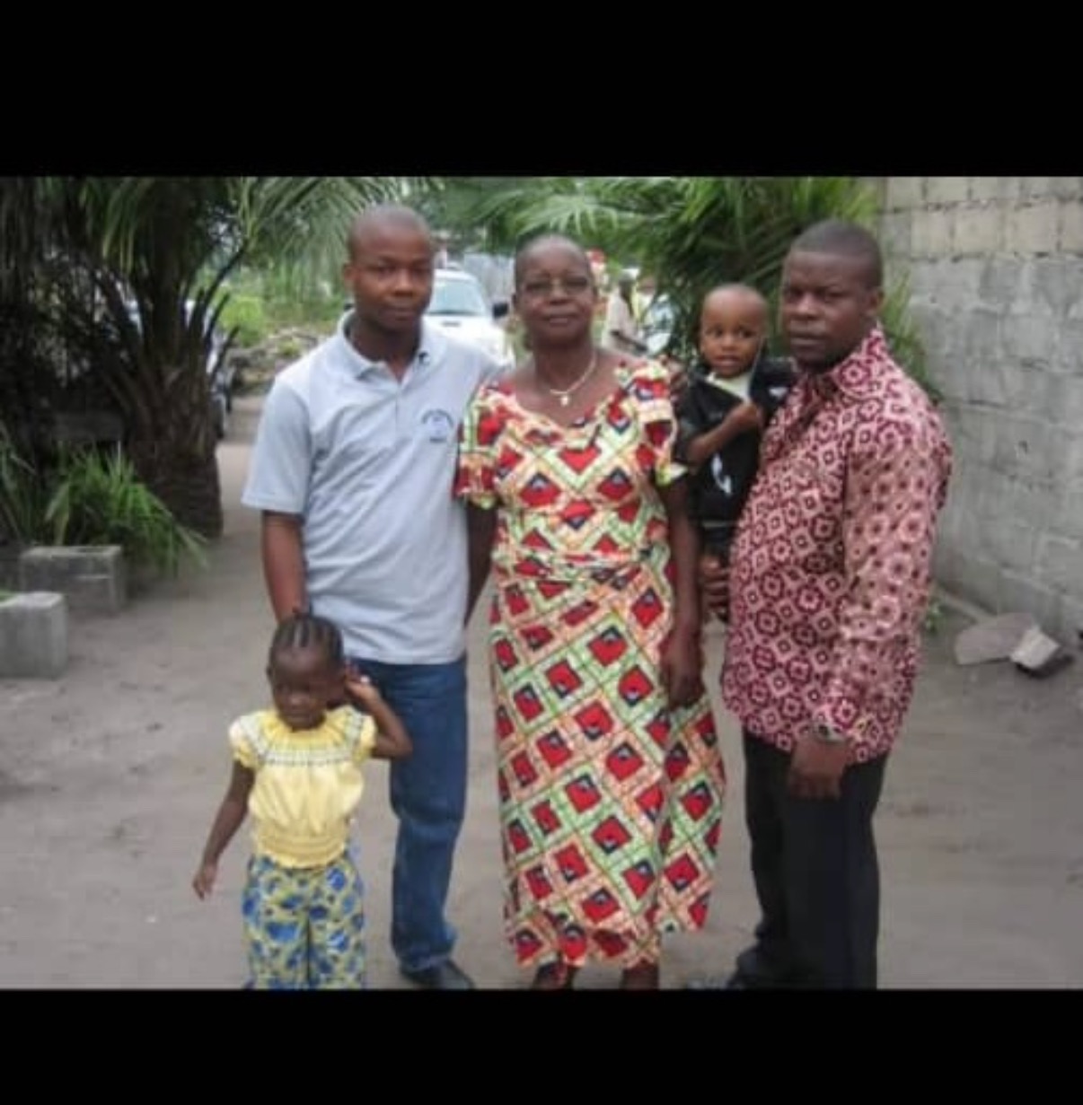 A last goodbye for Joséphine – Help her reunite with her campaign photo, 2 of 4