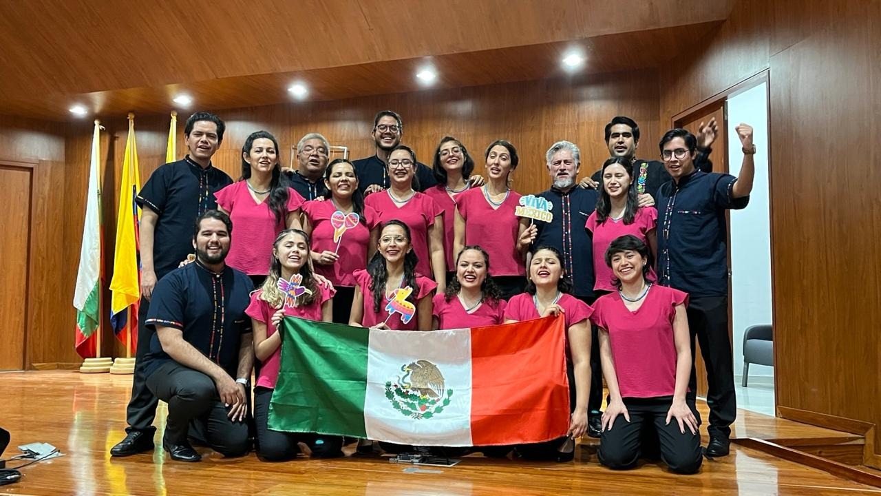 Coro Cenzontle de Morelos rumbo a España campaign photo, 2 of 5