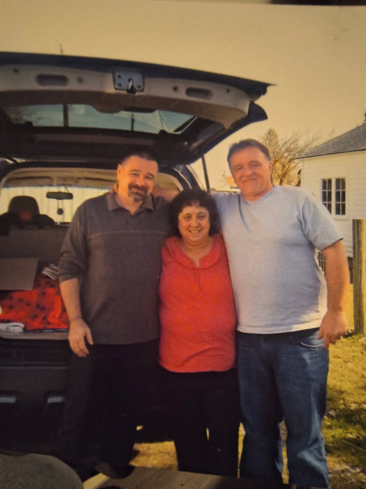 Aid Linda's Family After Heartbreaking Loss campaign photo, 6 of 8