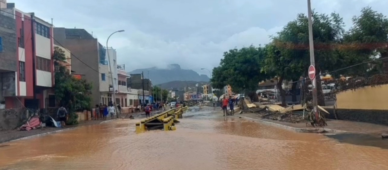 Tropical Storm Erin Relief - São Vincente, Cape Verde campaign photo, 5 of 8