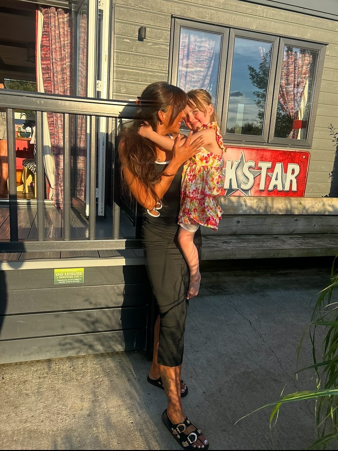 Annie & Zara campaign photo, 7 of 8