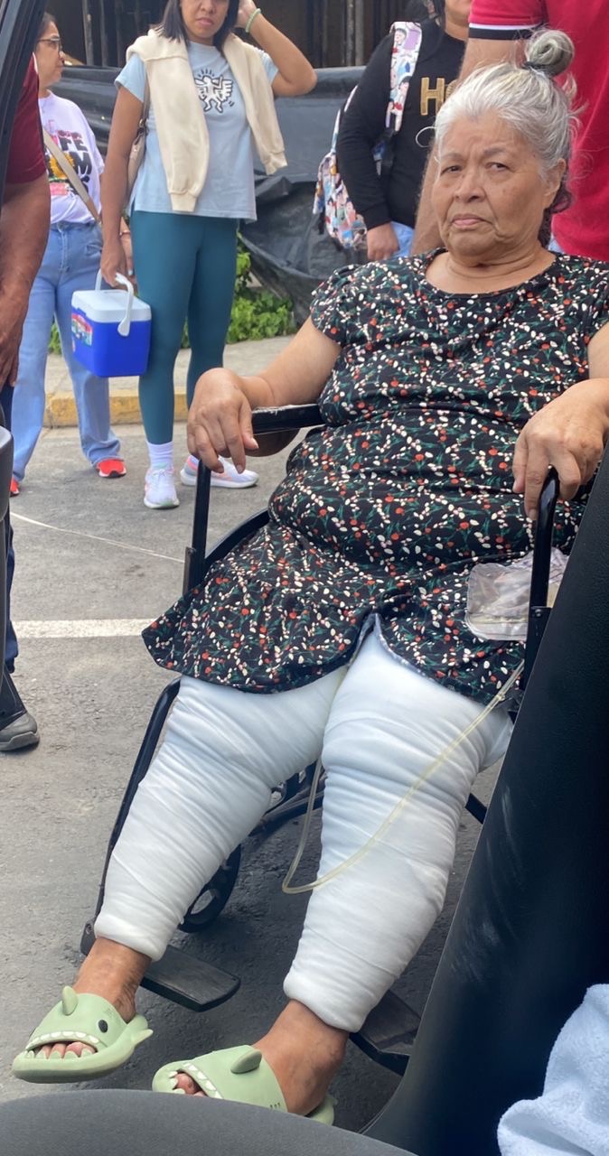Ayuda para Justina: cirugía urgente de rodilla x infeccion campaign photo, 5 of 8