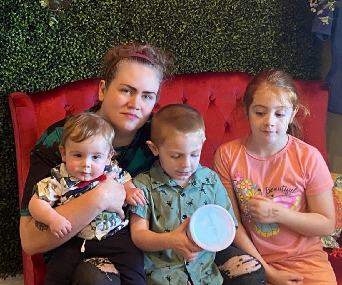 Help Nicole's Family Catch Up on Bills campaign photo, 5 of 6