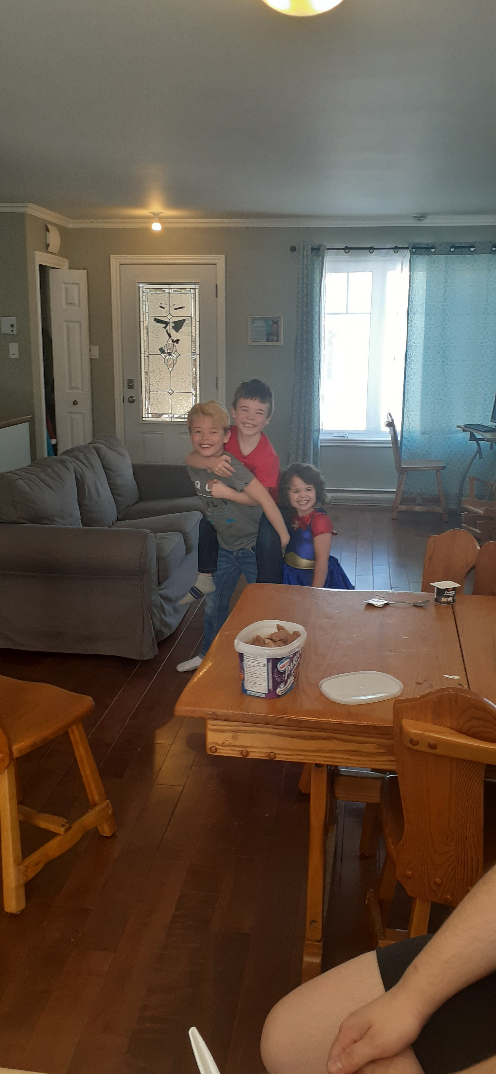Aide un jeune papa avec 4 enfant dans le besoin campaign photo, 2 of 4