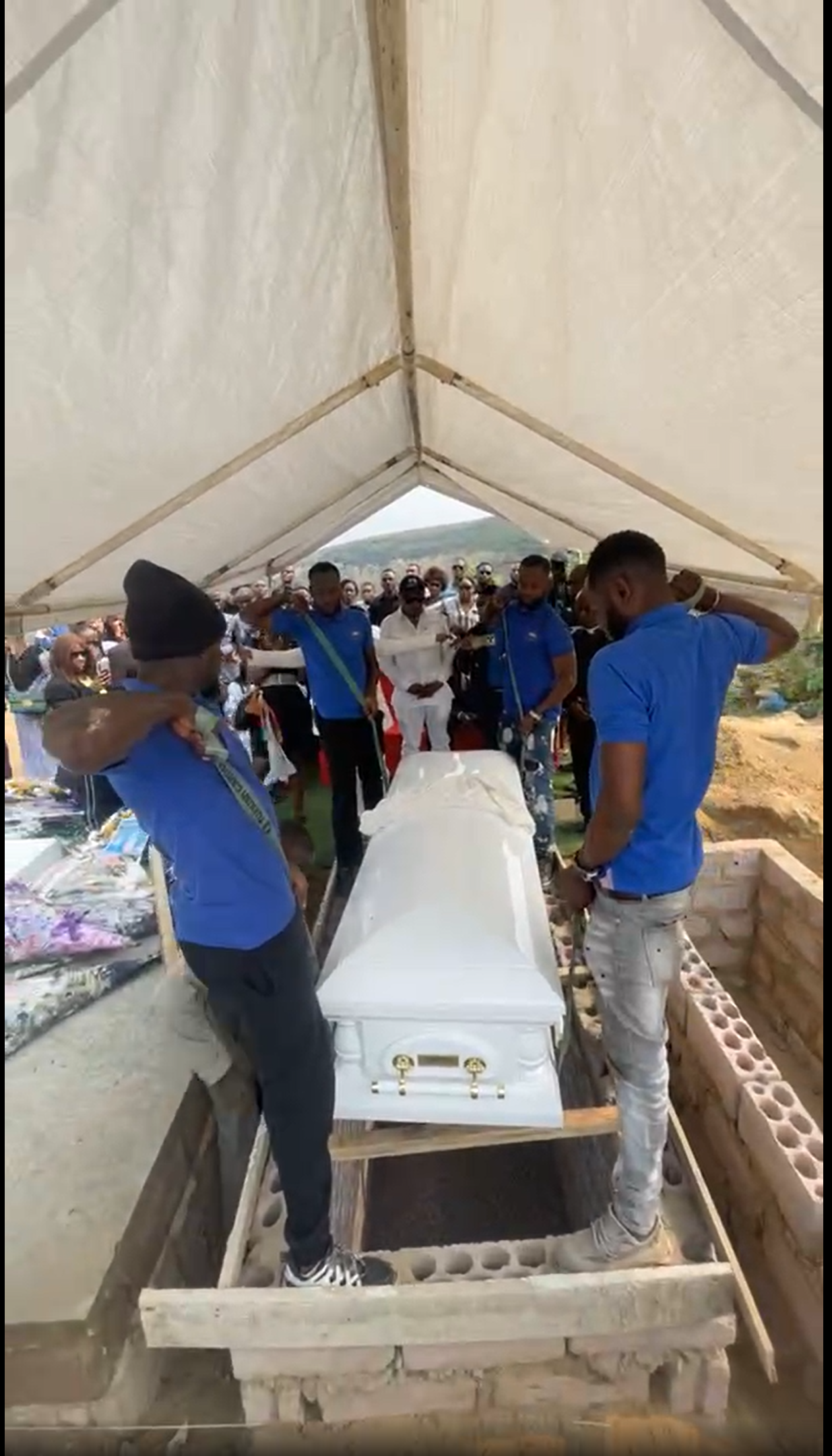 Funeral Expenses for Mama Mbuta Adolo Lubondo campaign photo, 5 of 8