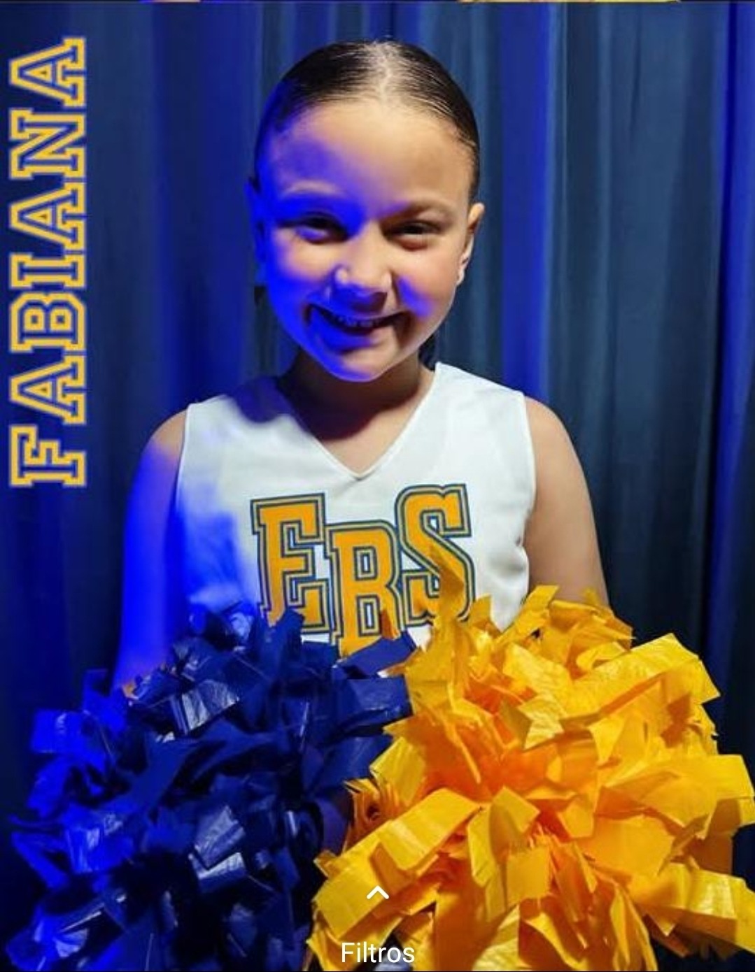 Ayuda con el uniforme de  cheerleader  deFabiana campaign photo, 2 of 6