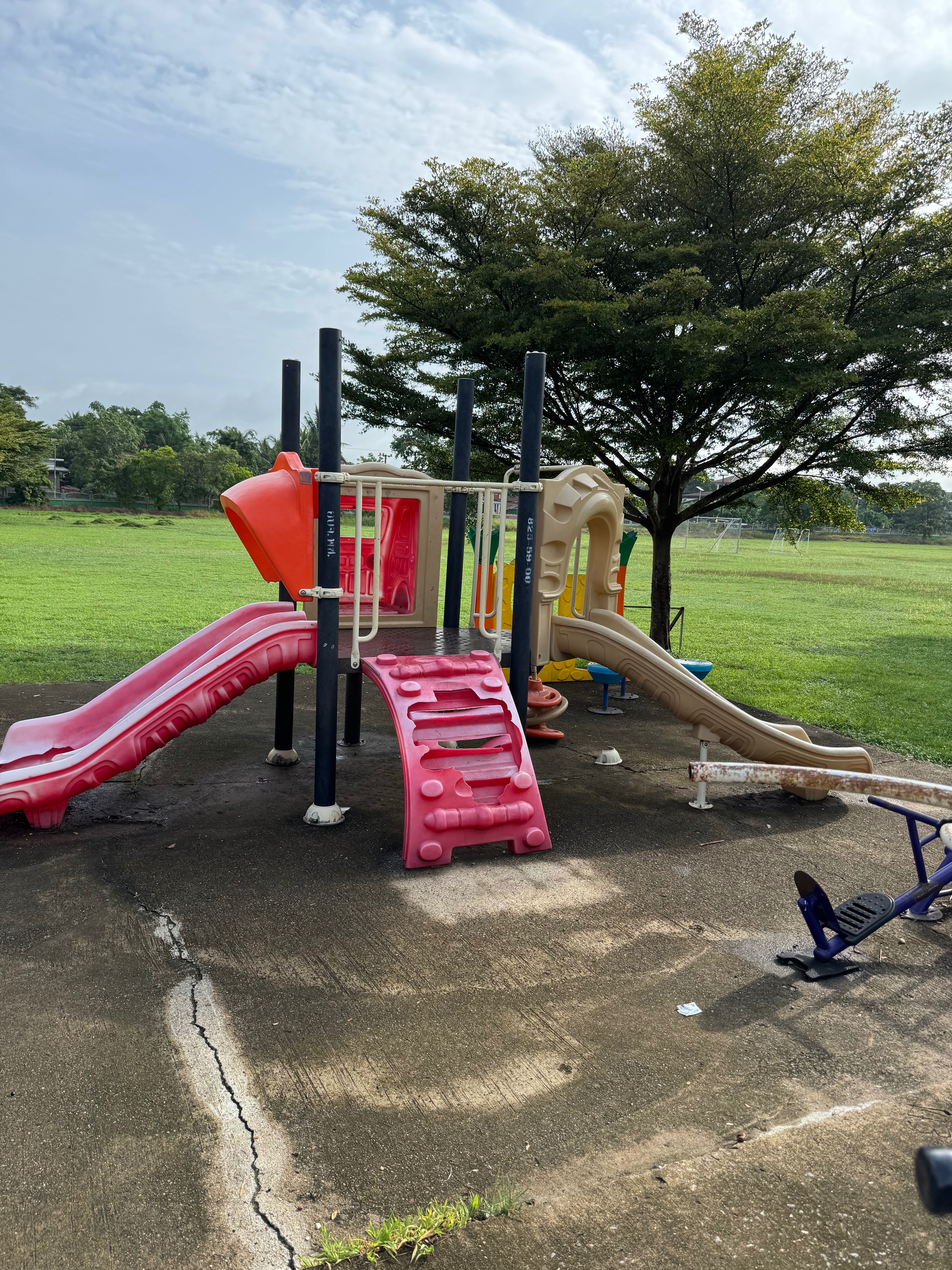 Helfen Sie mit!!! Für einen Kinderspielplatz in Thailand! campaign photo, 7 of 8