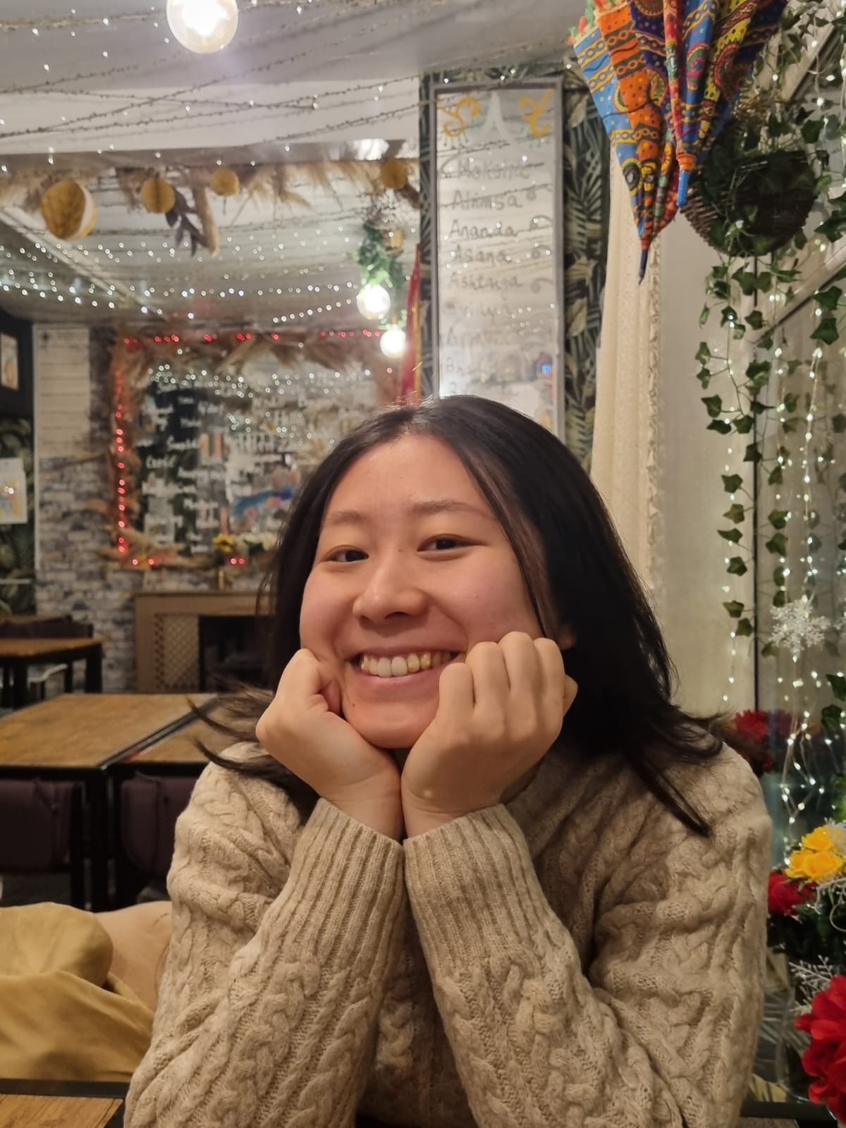 Help Noemi with her Graduate Visa campaign photo, 2 of 4
